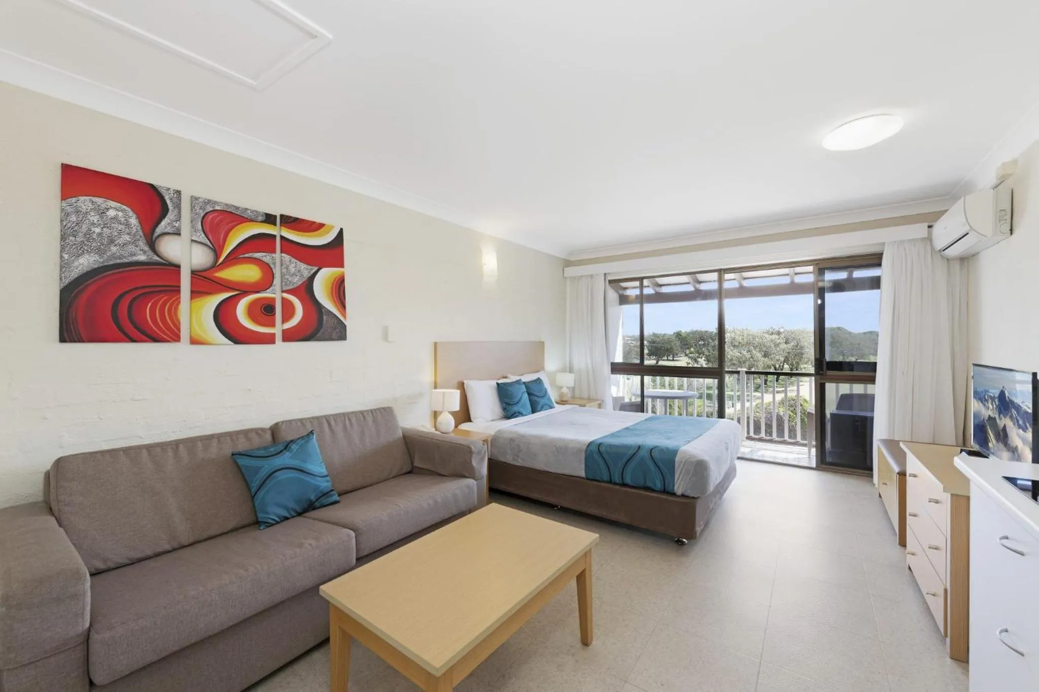 Bed in Don Pancho Beach Resort