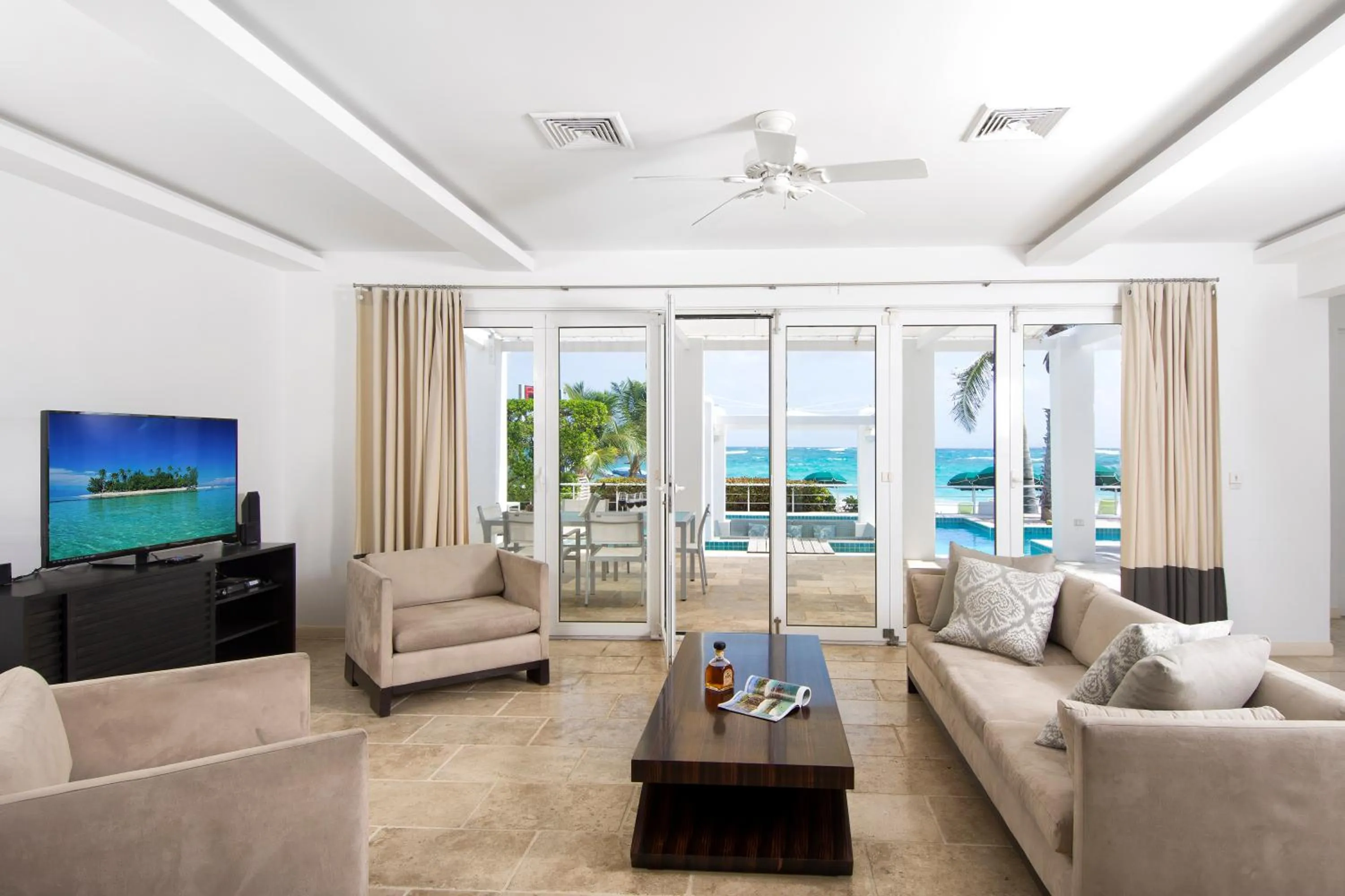 Living room in Coral Beach Club Villas & Marina