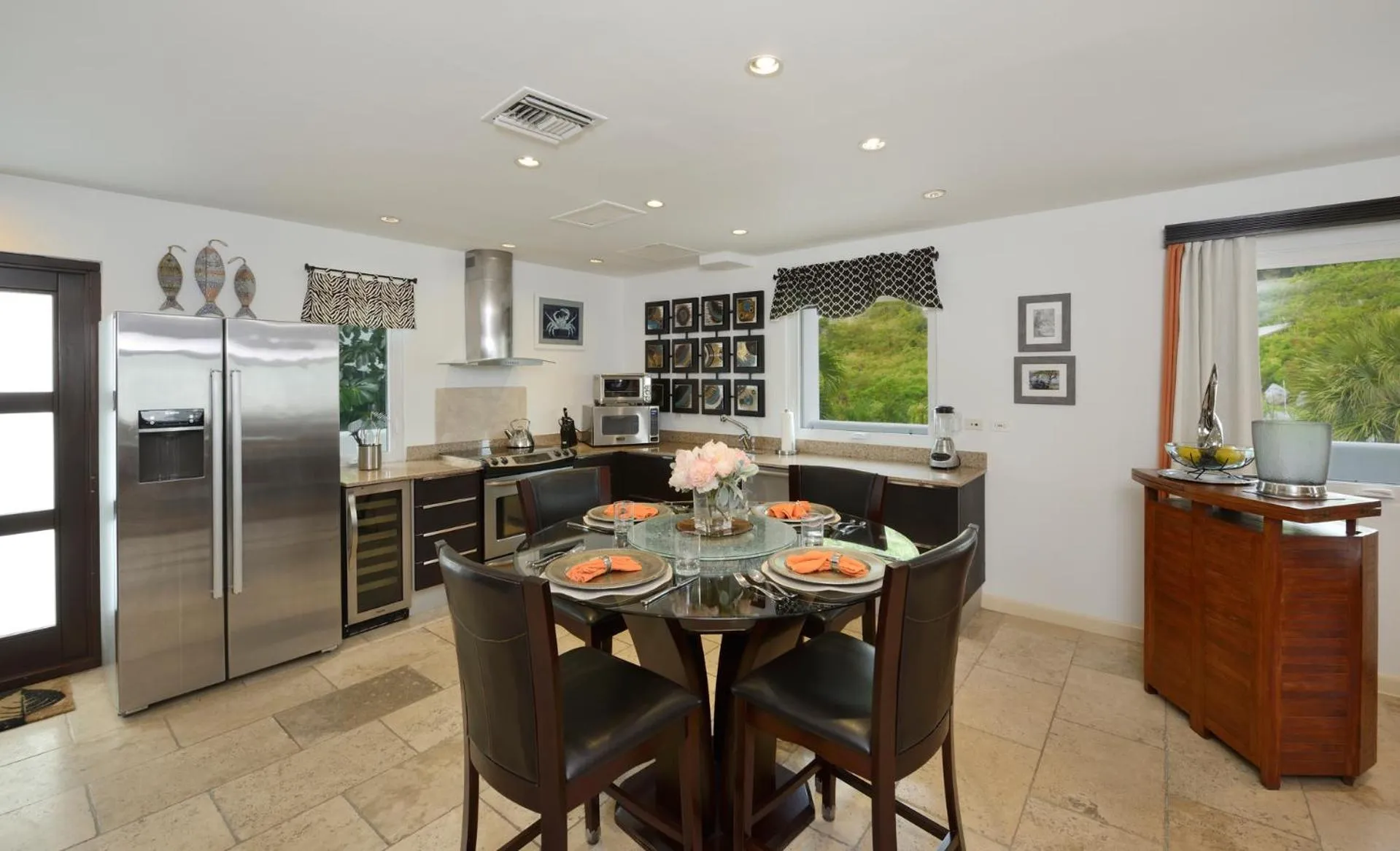 Kitchen or kitchenette in Coral Beach Club Villas & Marina