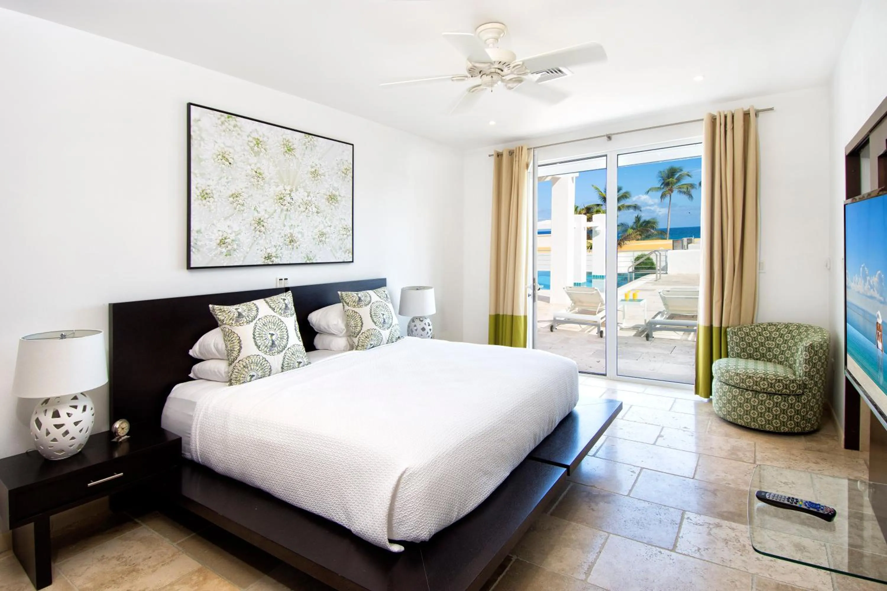 Bedroom, Bed in Coral Beach Club Villas & Marina