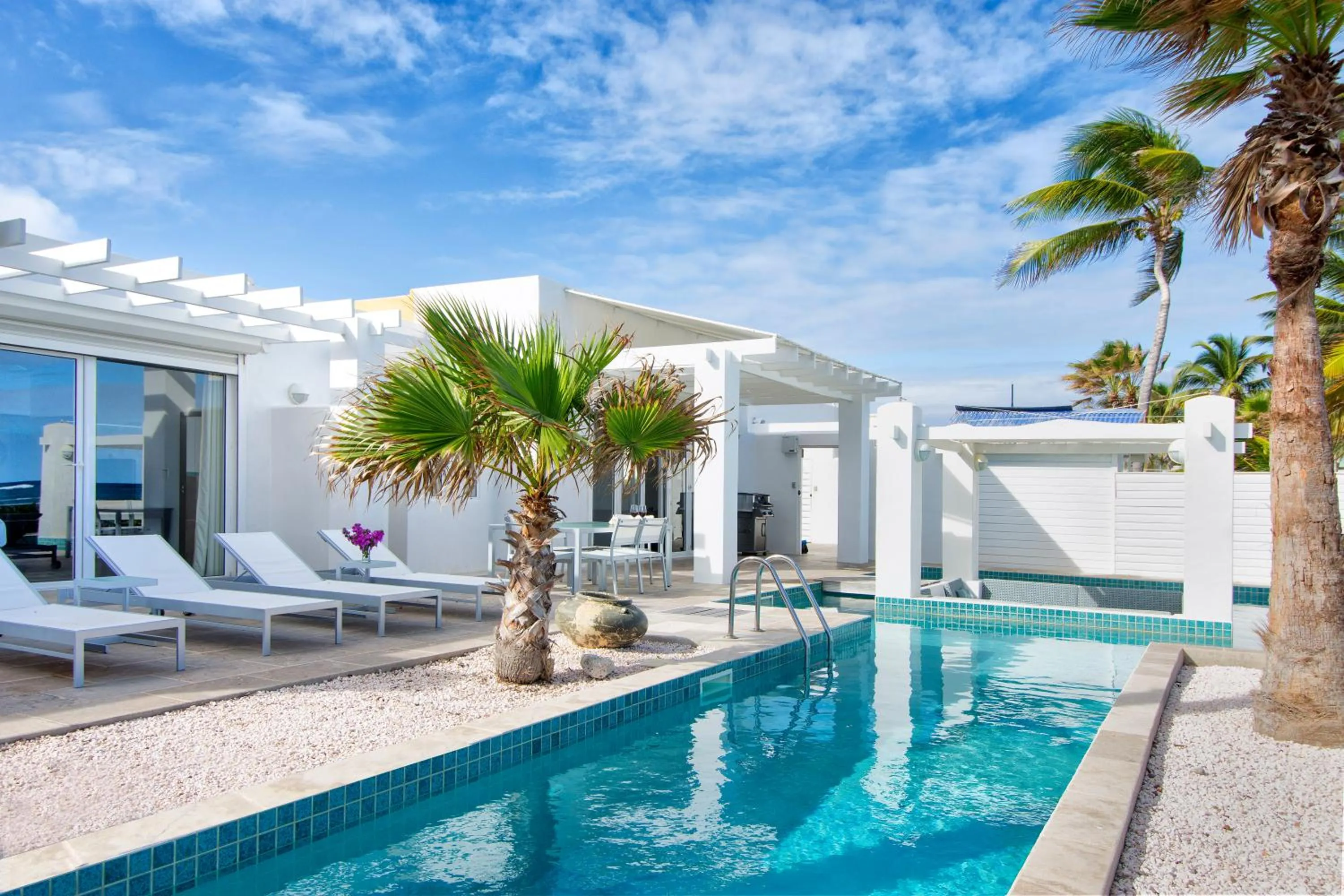 BBQ facilities in Coral Beach Club Villas & Marina