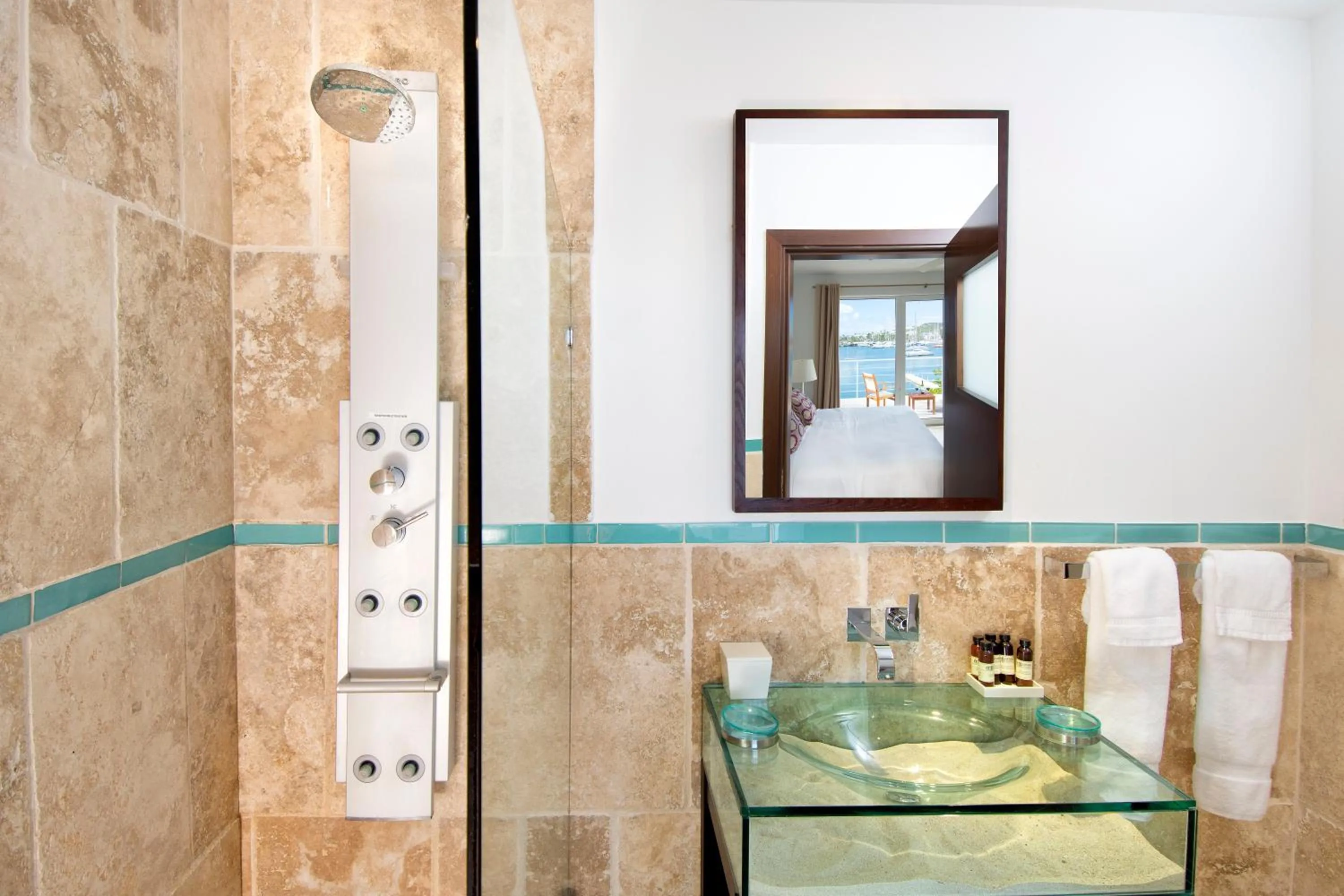 Shower in Coral Beach Club Villas & Marina