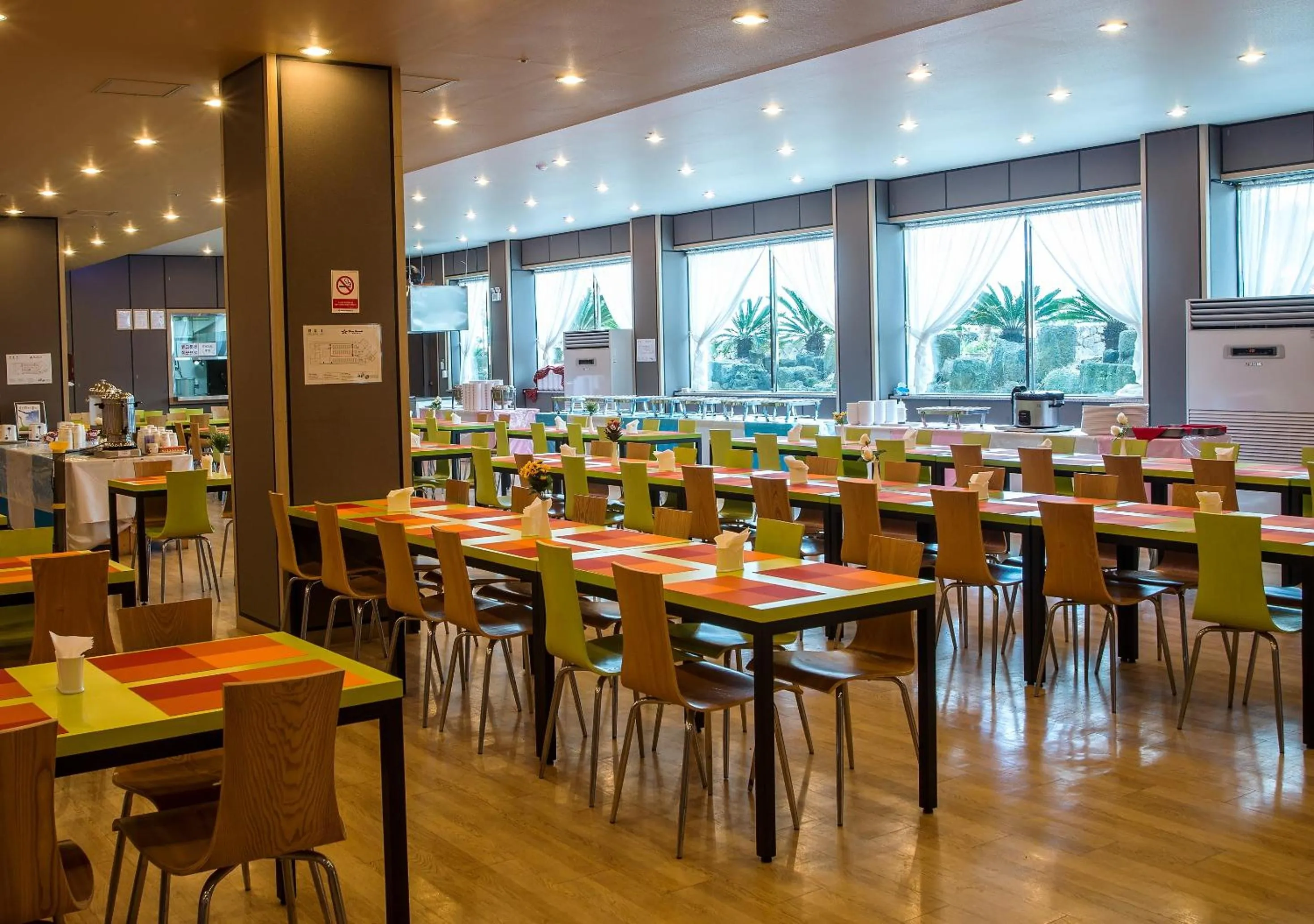 Restaurant/Places to Eat in Blue Hawaii Resort