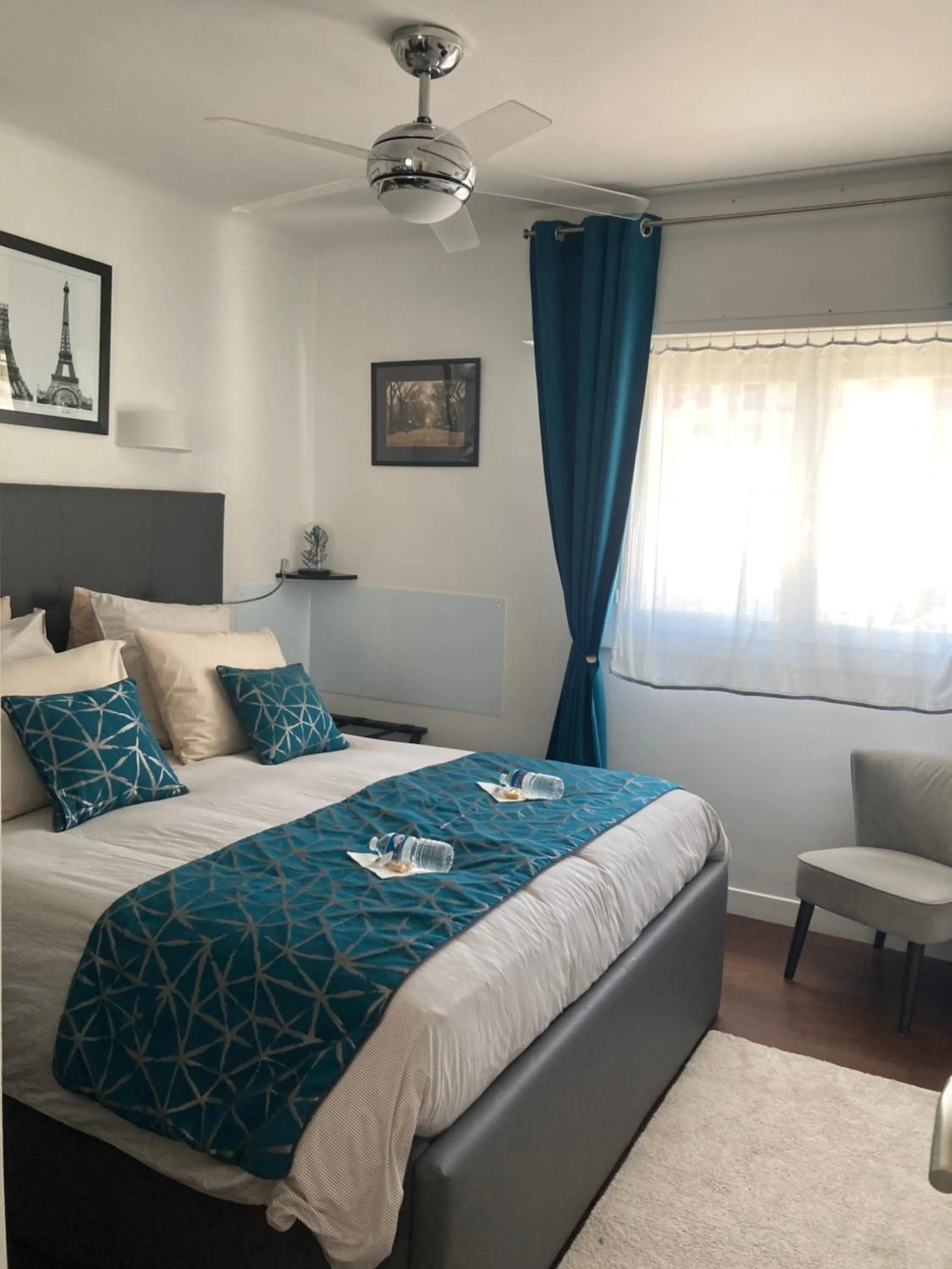 Bedroom, Bed in Cannes City B&B