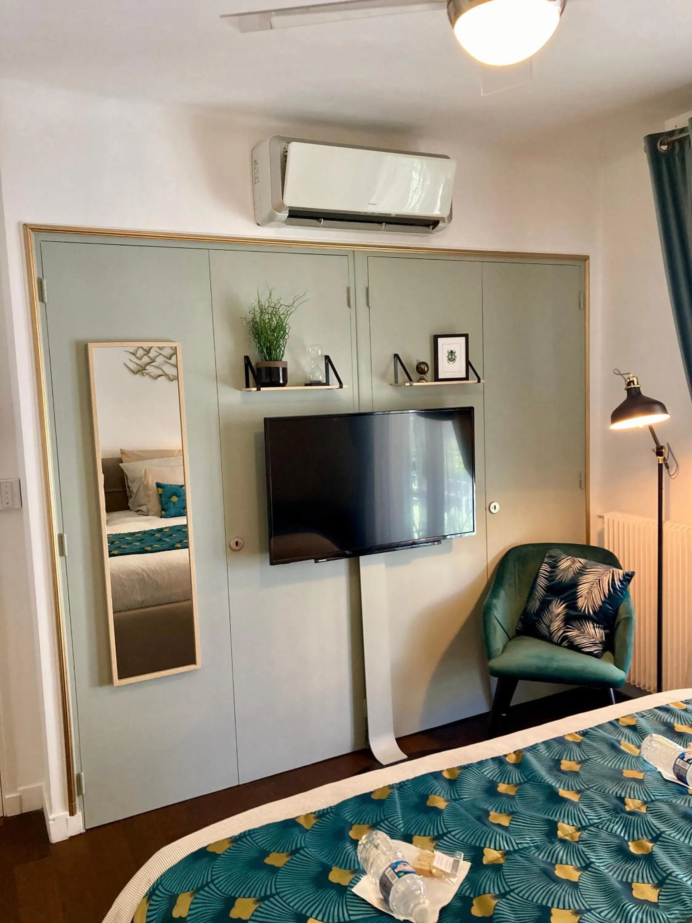 TV and multimedia, Bed in Cannes City B&B