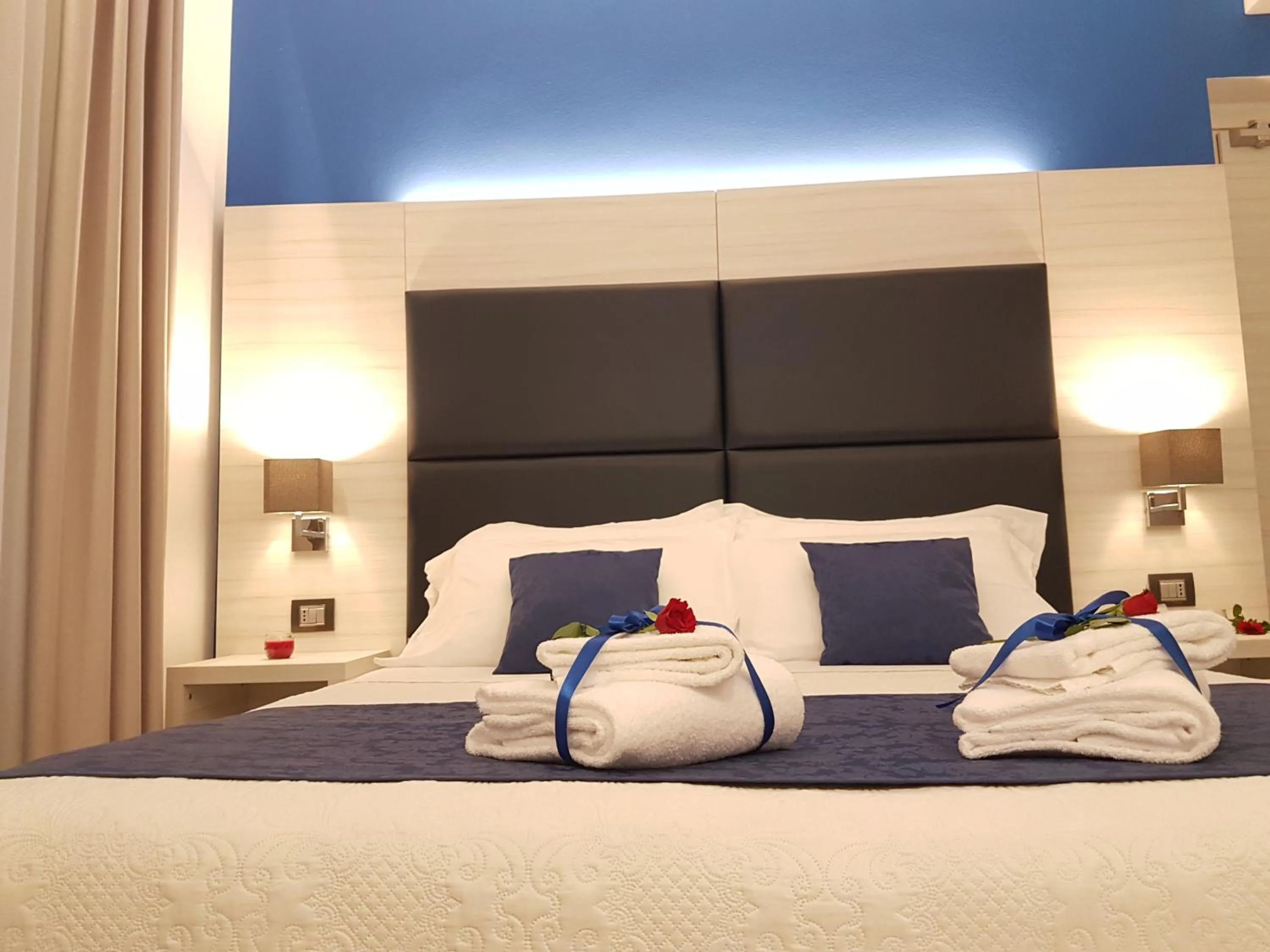 Photo of the whole room, Bed in Cinqueterre Behind