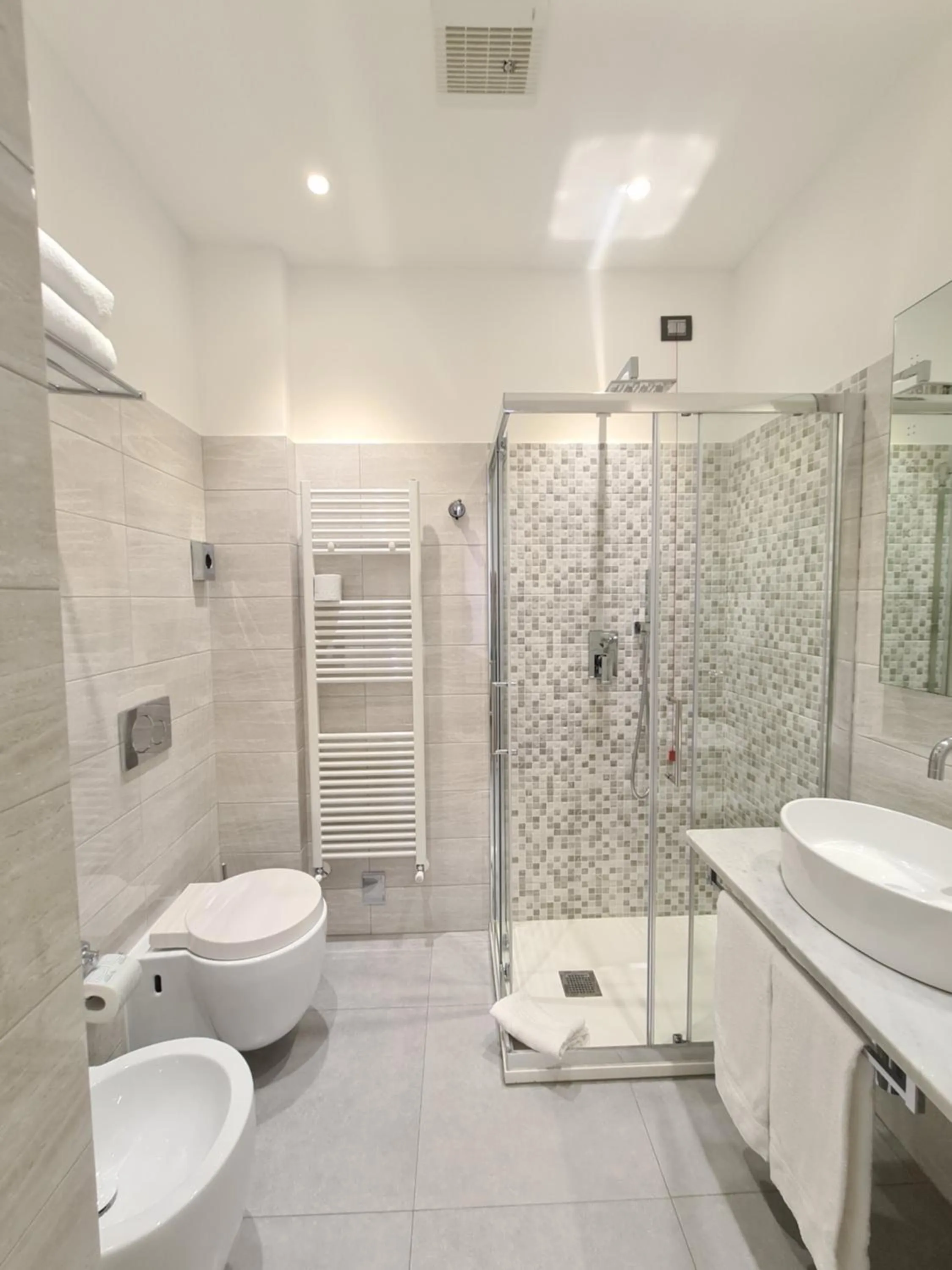 Bathroom in Cinqueterre Behind