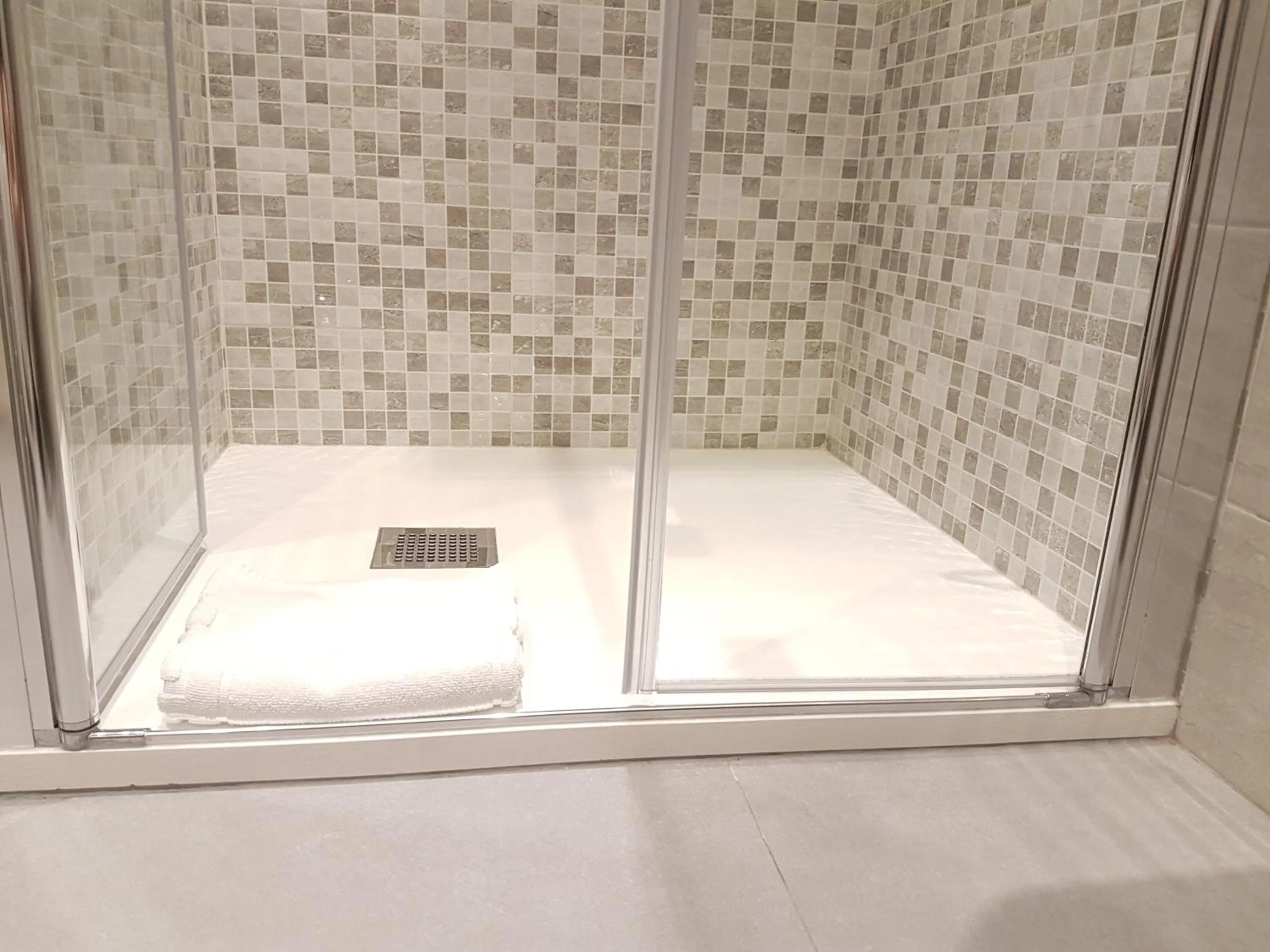 Shower in Cinqueterre Behind