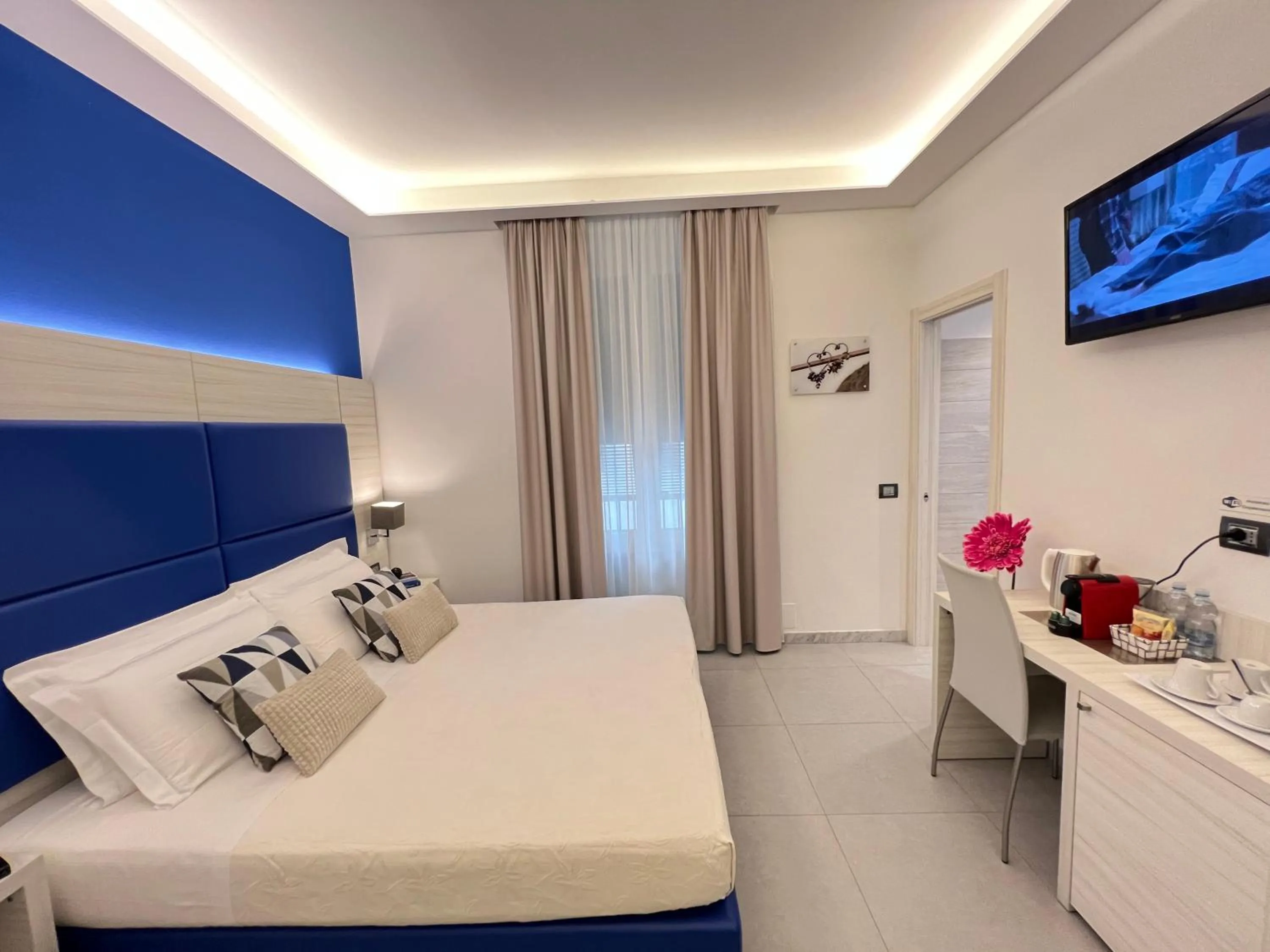 Bedroom, Bed in Cinqueterre Behind