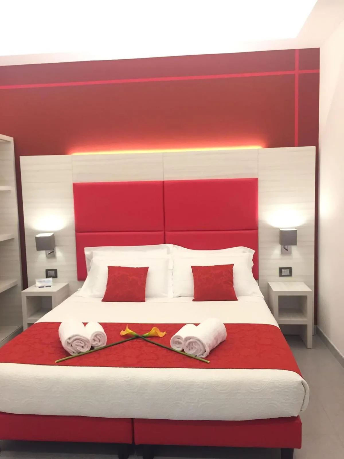 Photo of the whole room, Bed in Cinqueterre Behind