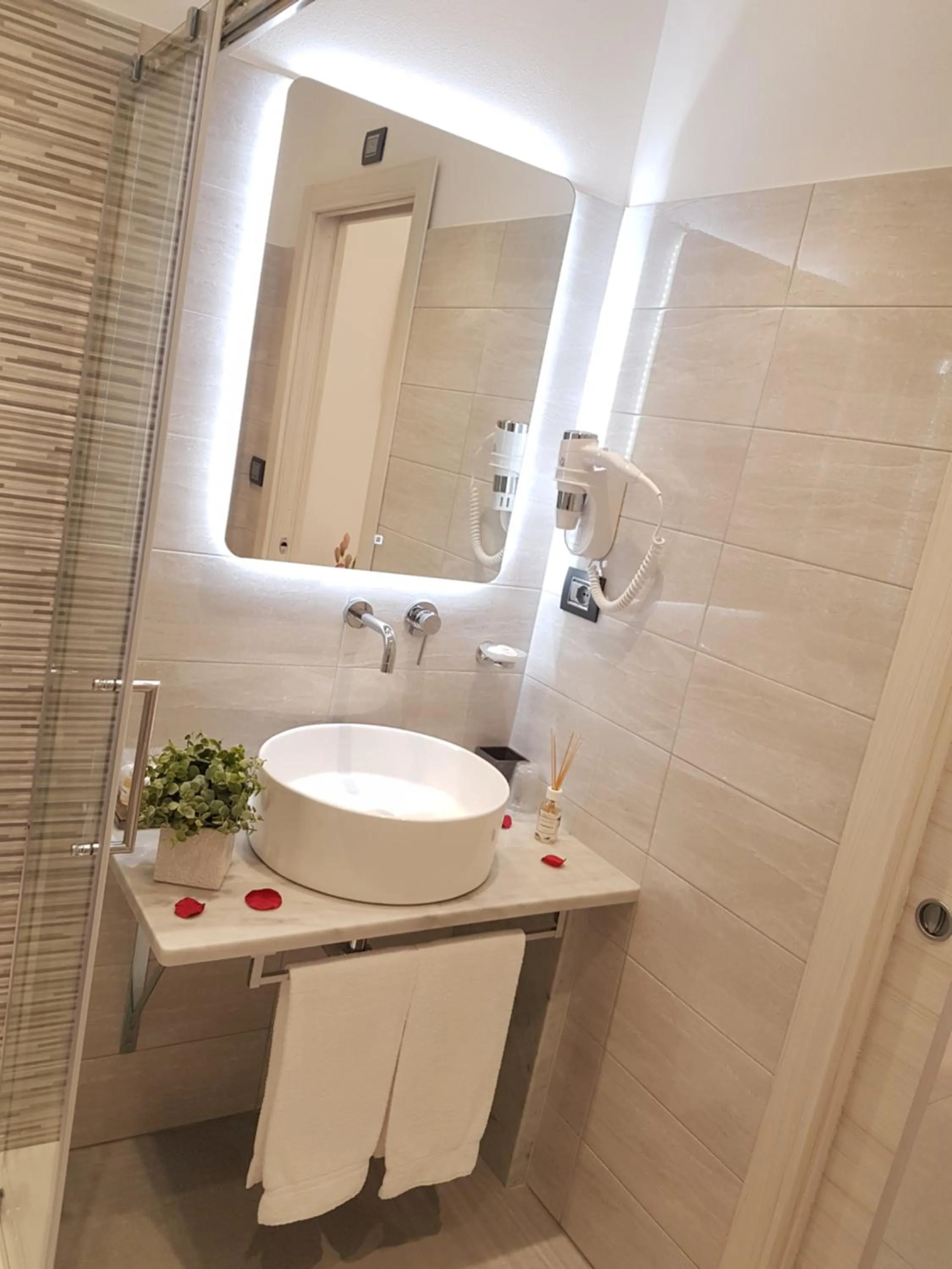 Bathroom in Cinqueterre Behind