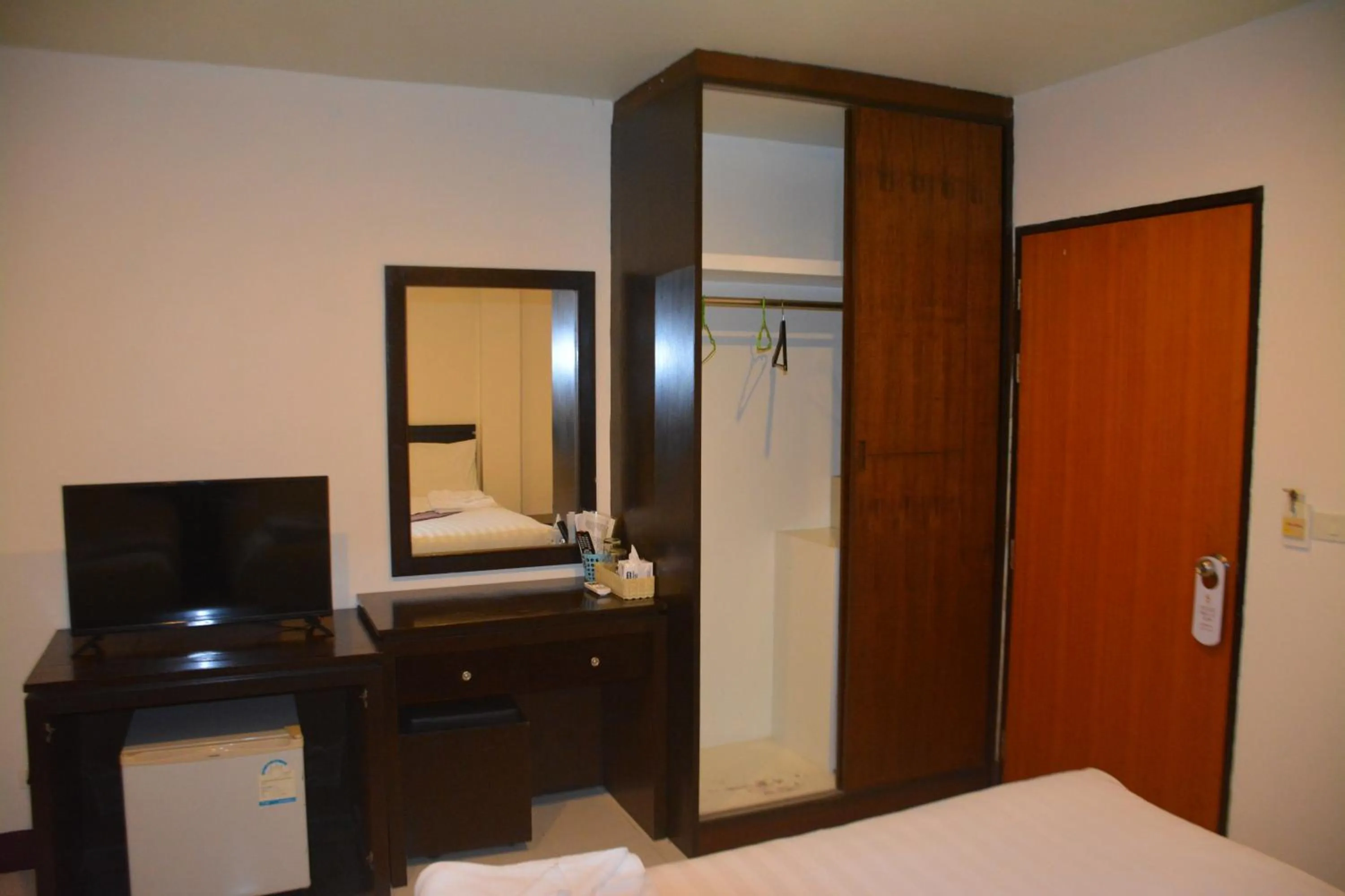 wardrobe, Bed in Patong Moon Inn Residence