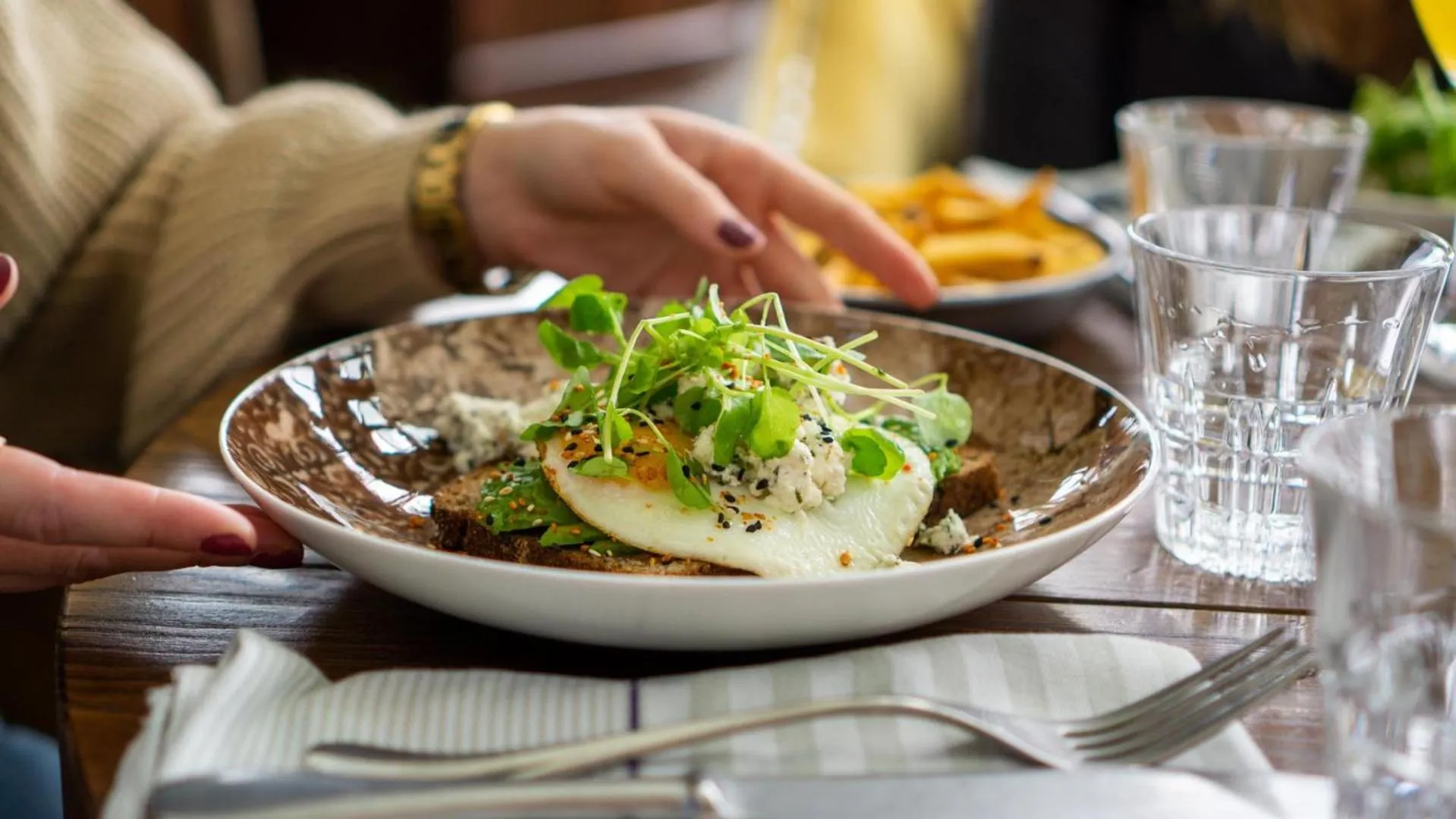 Restaurant/places to eat in Steam Hotel