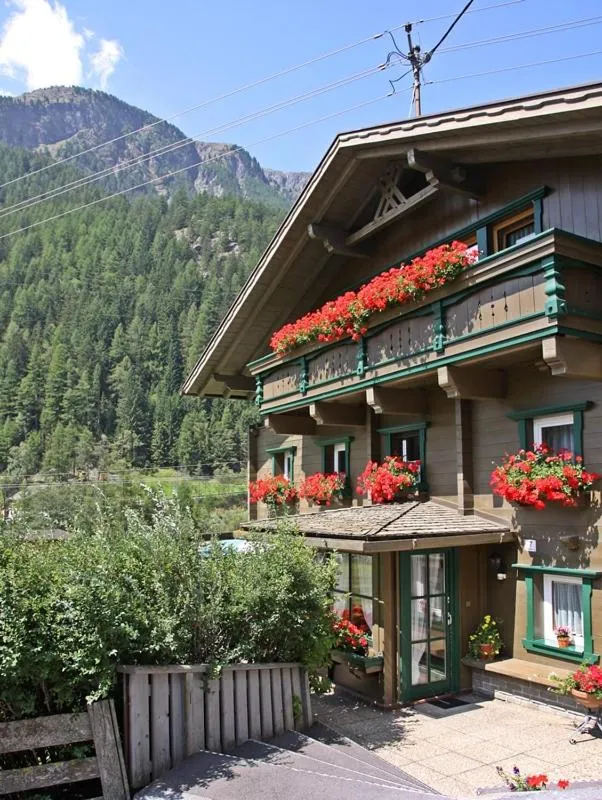 Facade/entrance in Landhaus Hubert Fiegl