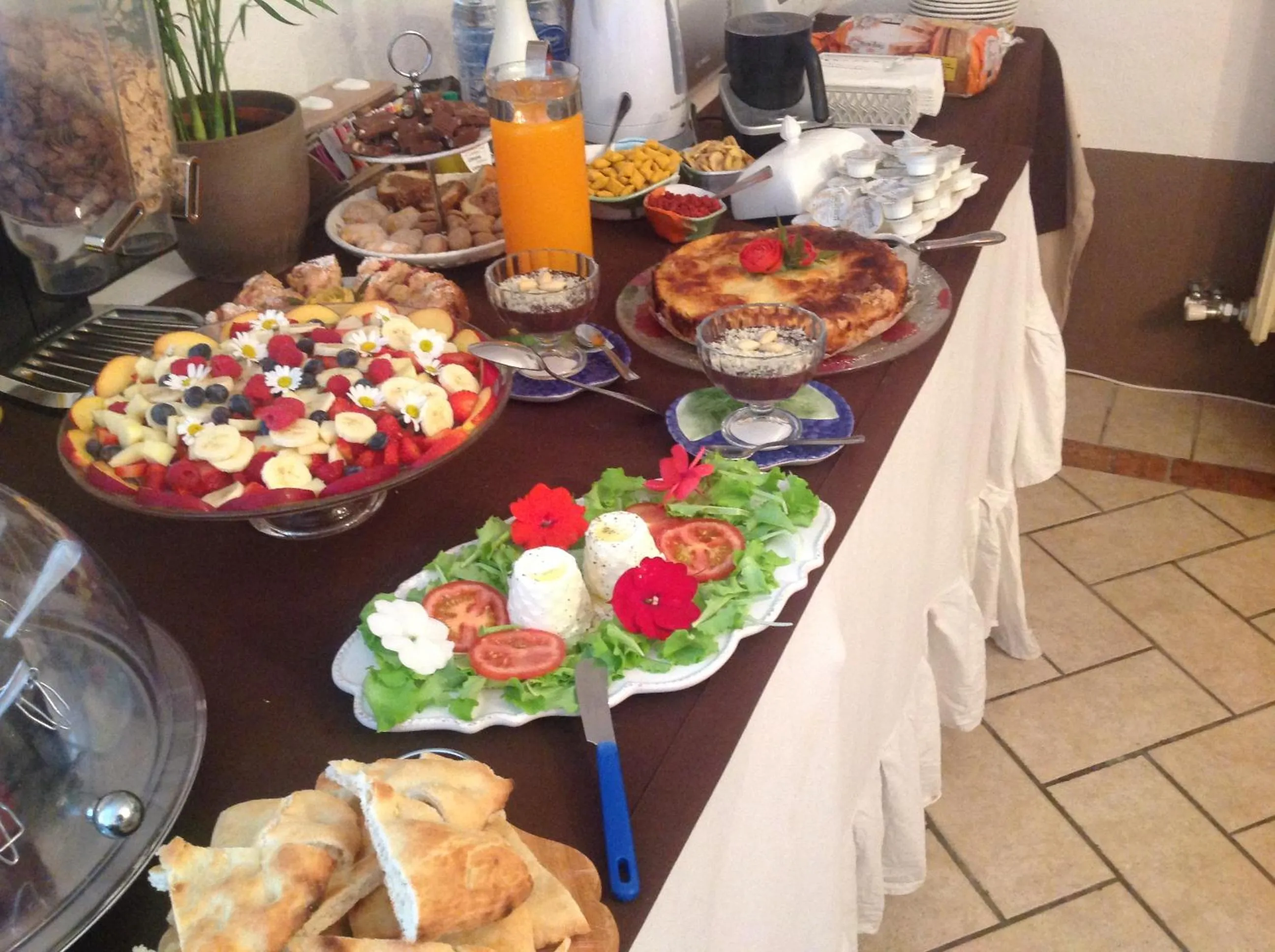 Buffet breakfast in Agriturismo B&B Le Casette sul Garda