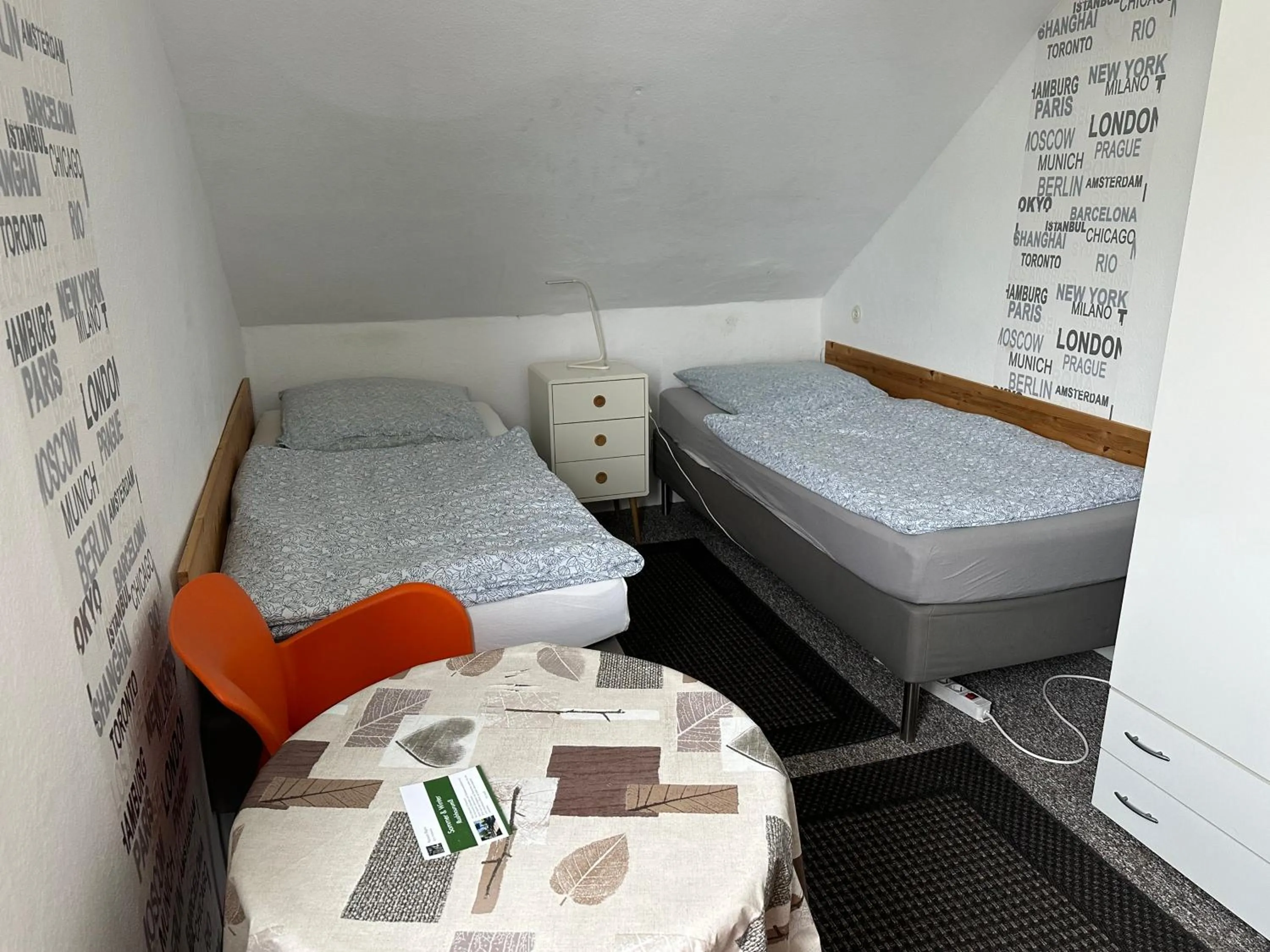 Seating area, Bed in Bigus