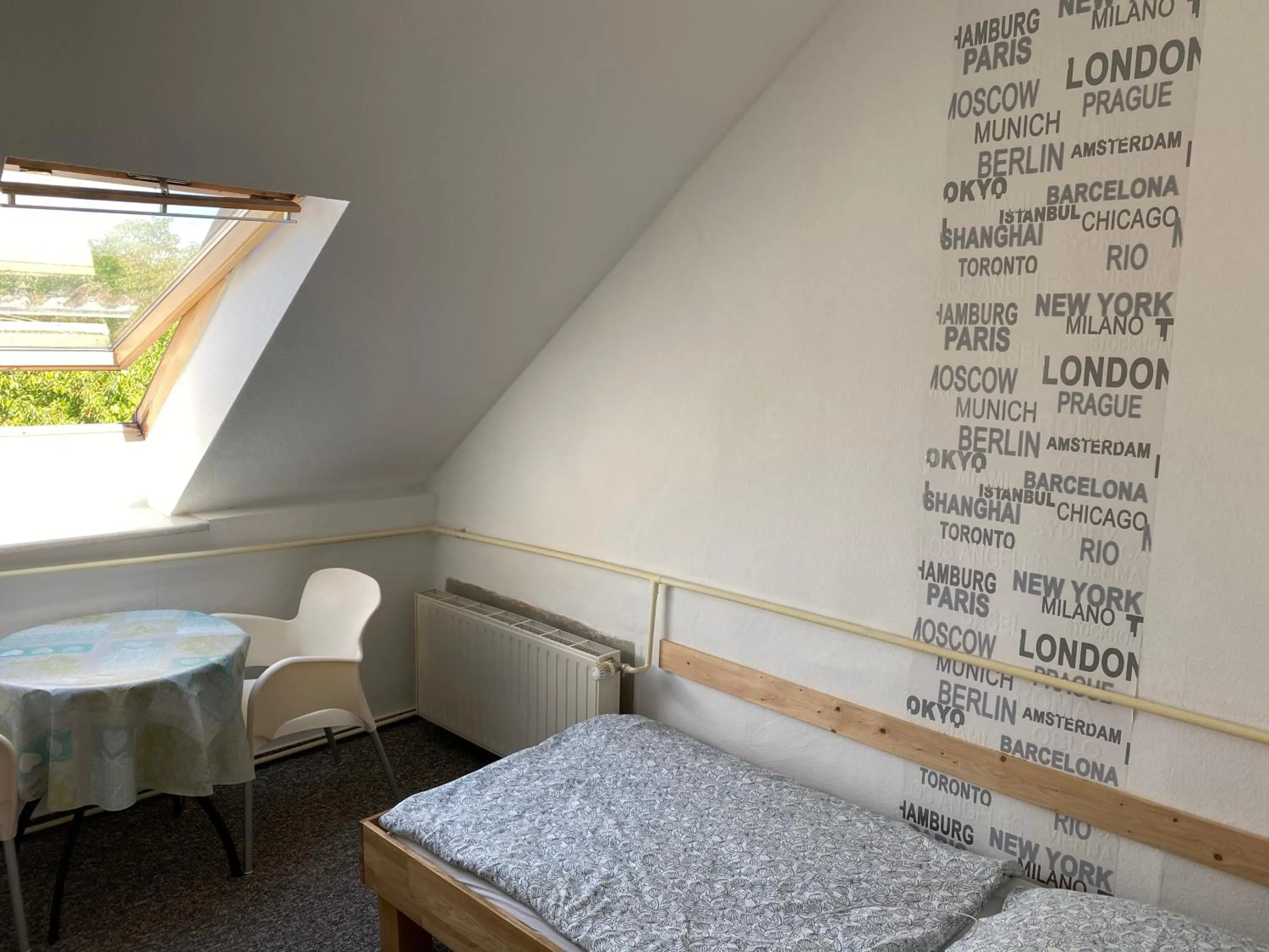 Photo of the whole room, Bed in Bigus