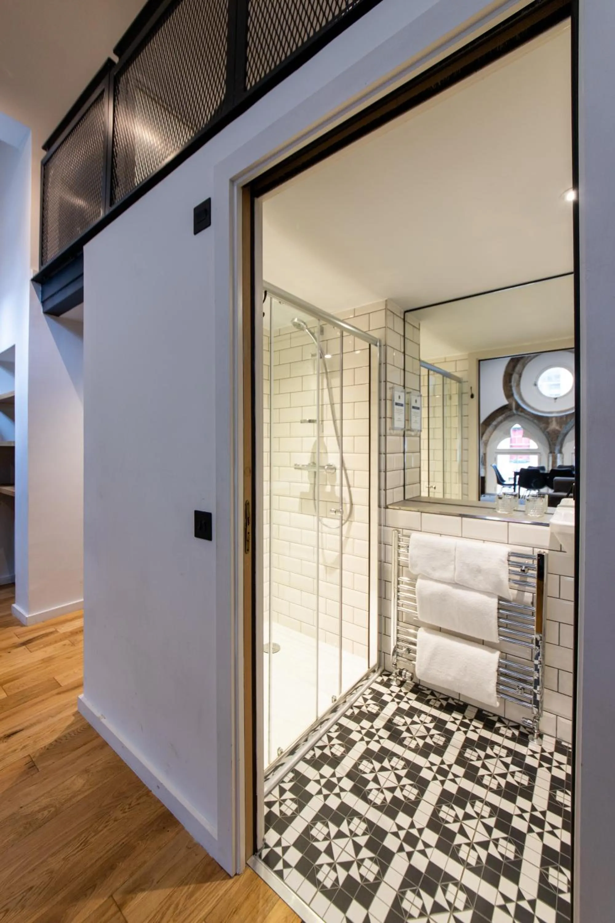 Bathroom, Bed in Linton Collection - Blackfriars Lofts