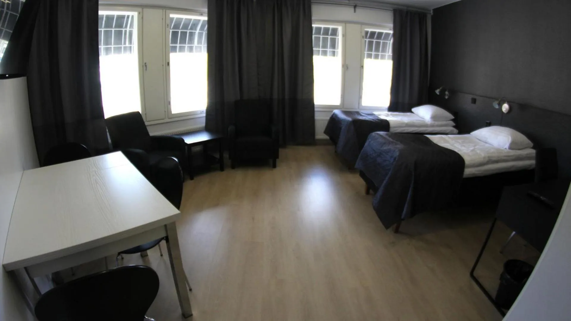 Photo of the whole room, Bed in Hotelli Marilyn