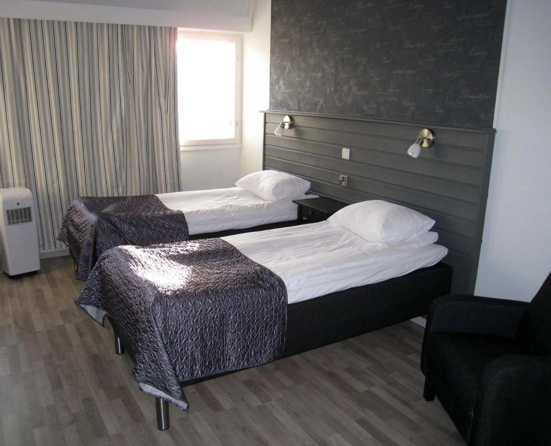 Photo of the whole room, Bed in Hotelli Marilyn