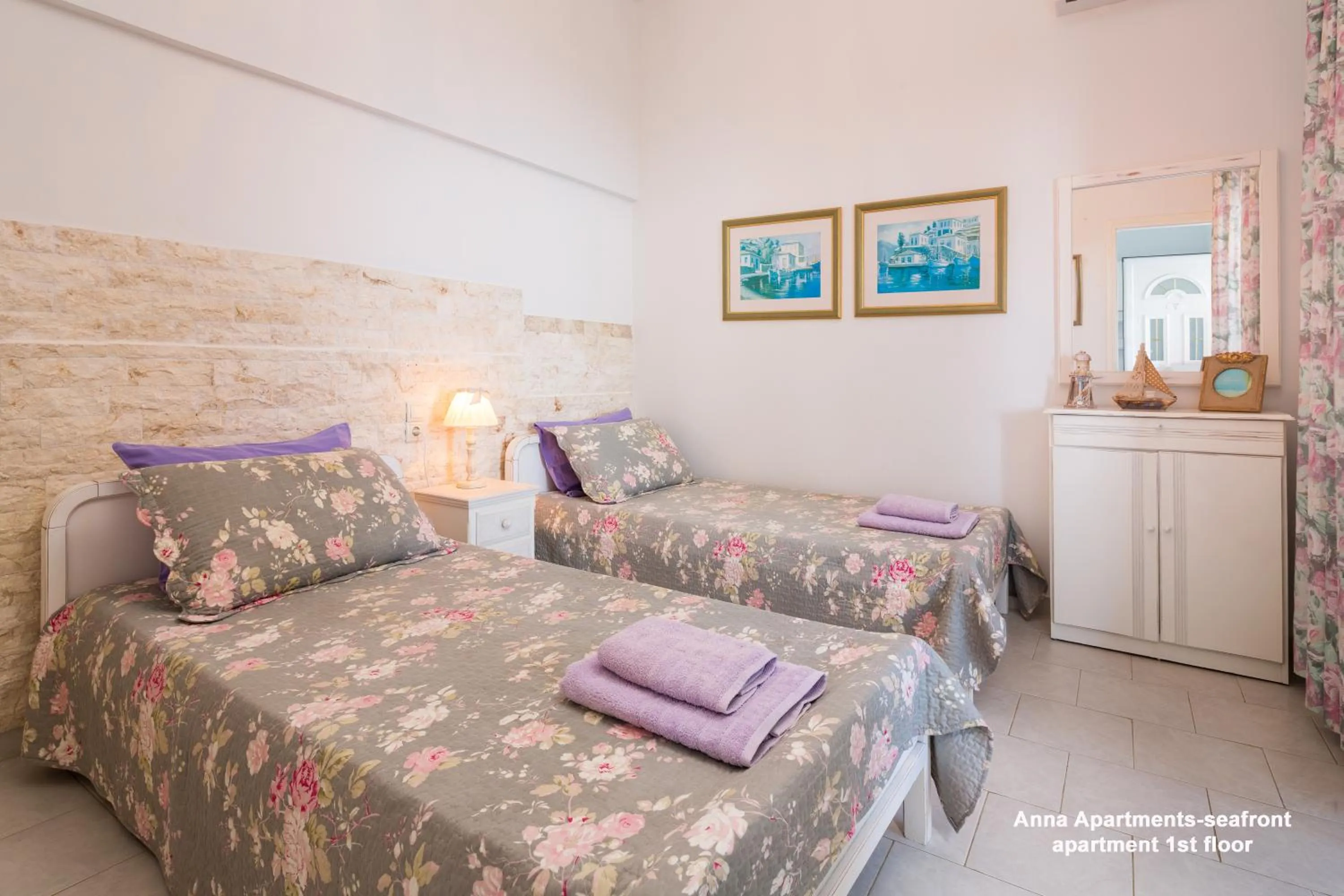 Bed in Anna Apartments Boukari