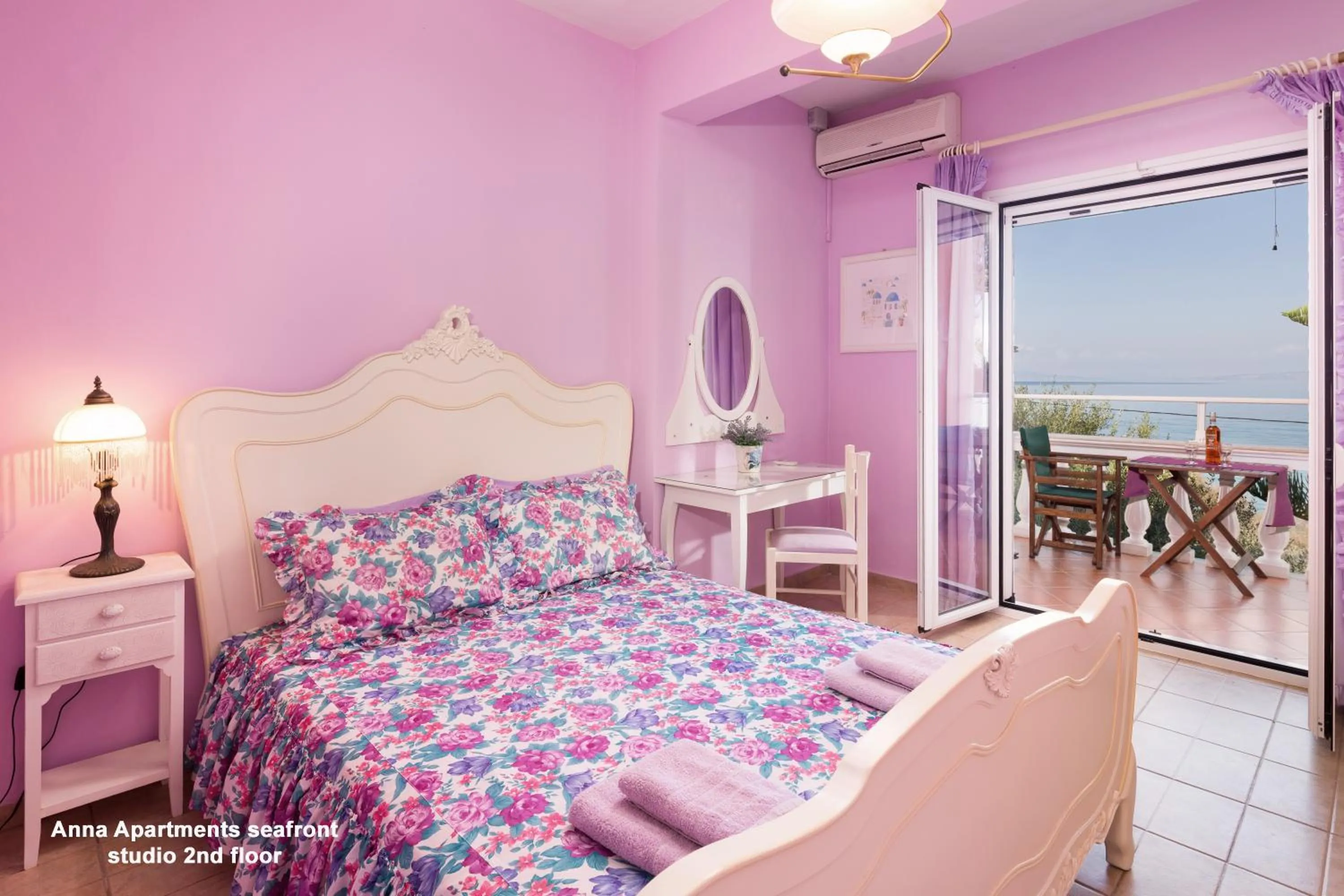 Bed in Anna Apartments Boukari