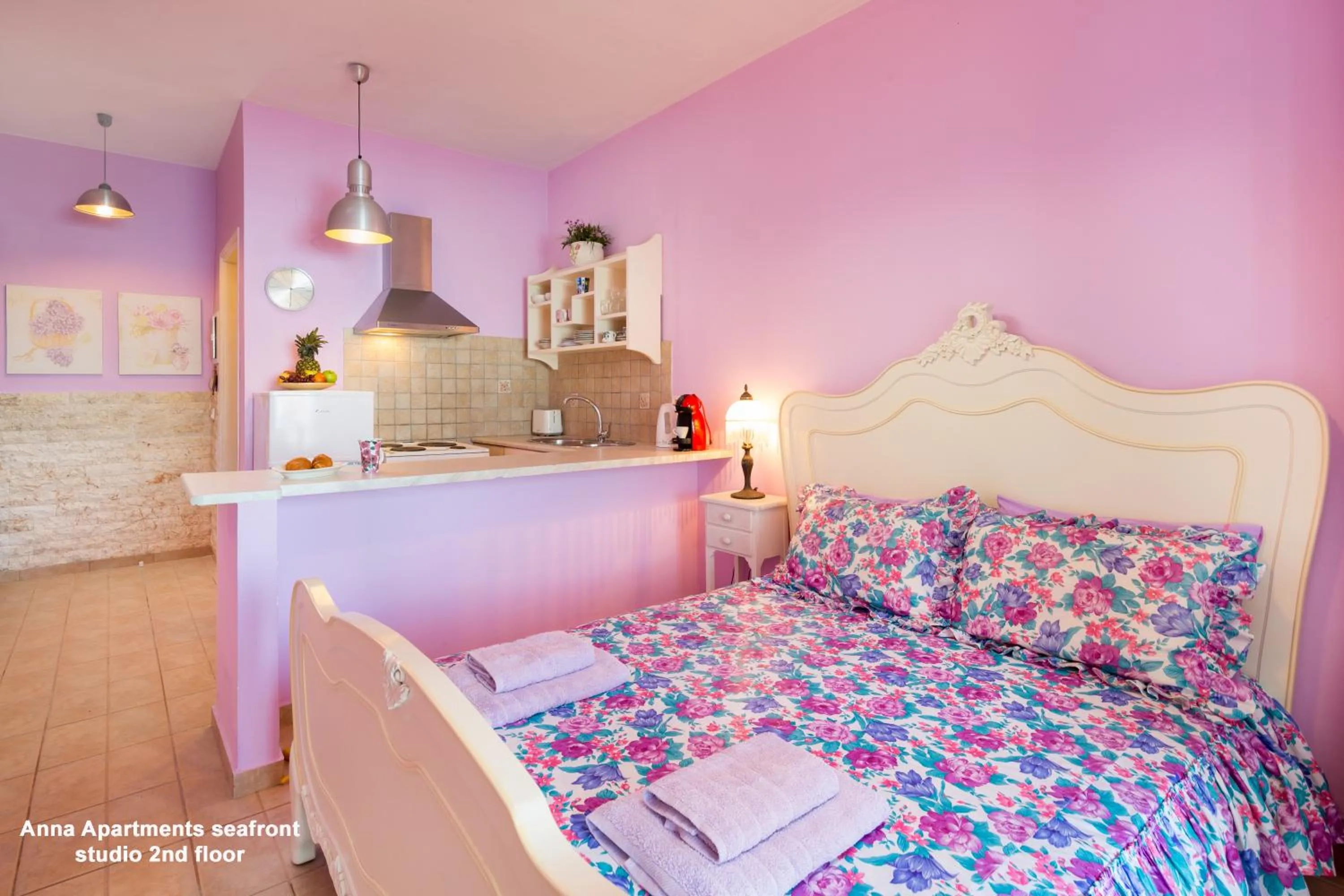 Bed in Anna Apartments Boukari