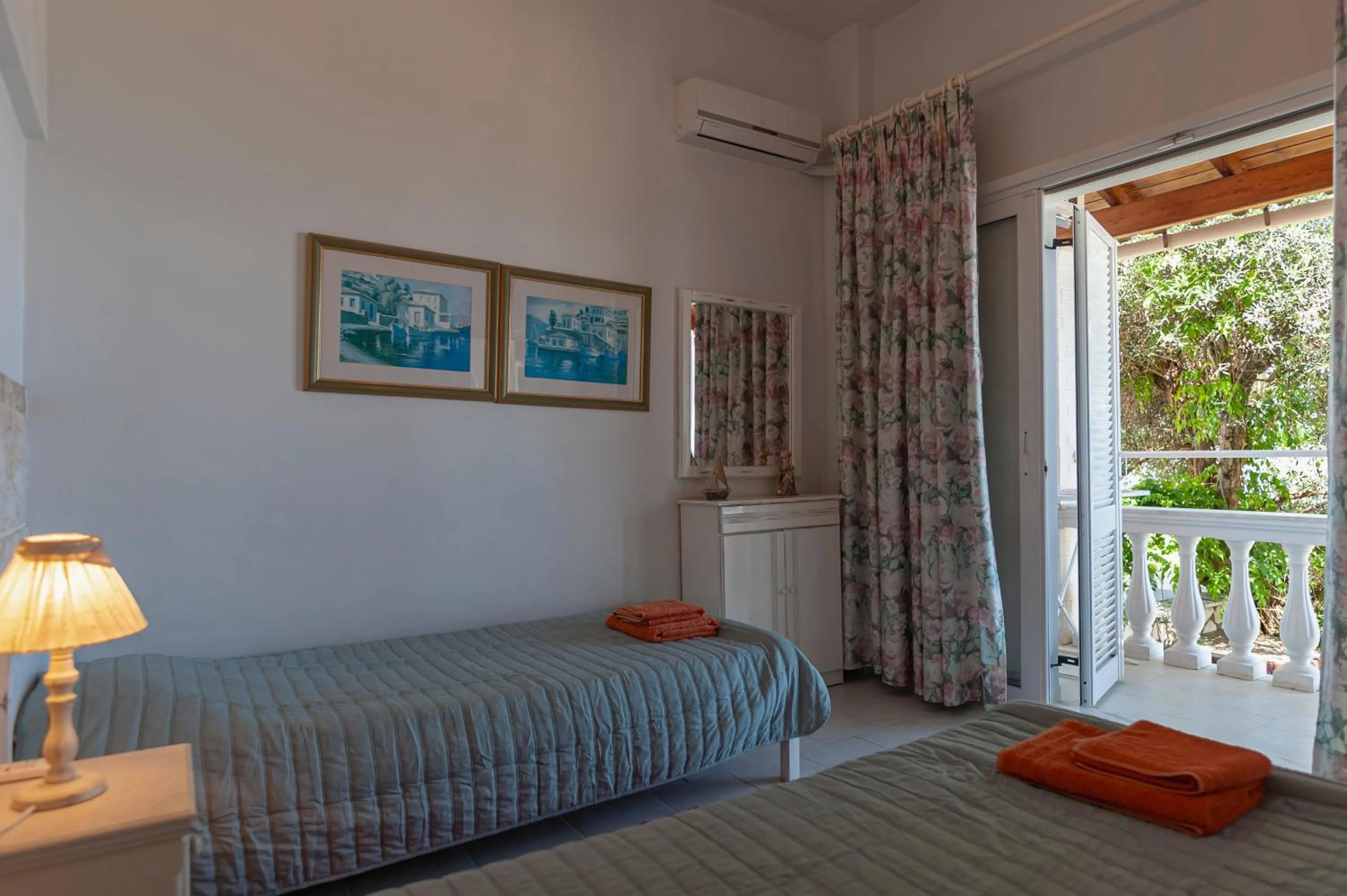 Bed in Anna Apartments Boukari