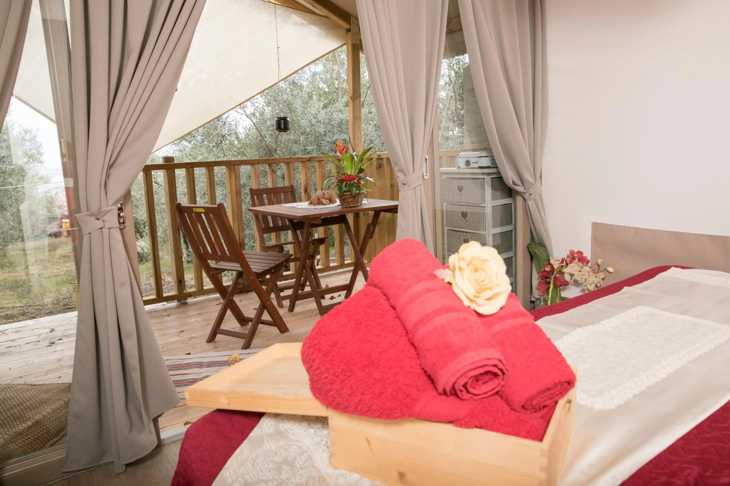 Patio, Bed in Ciriga Sicily Glamping