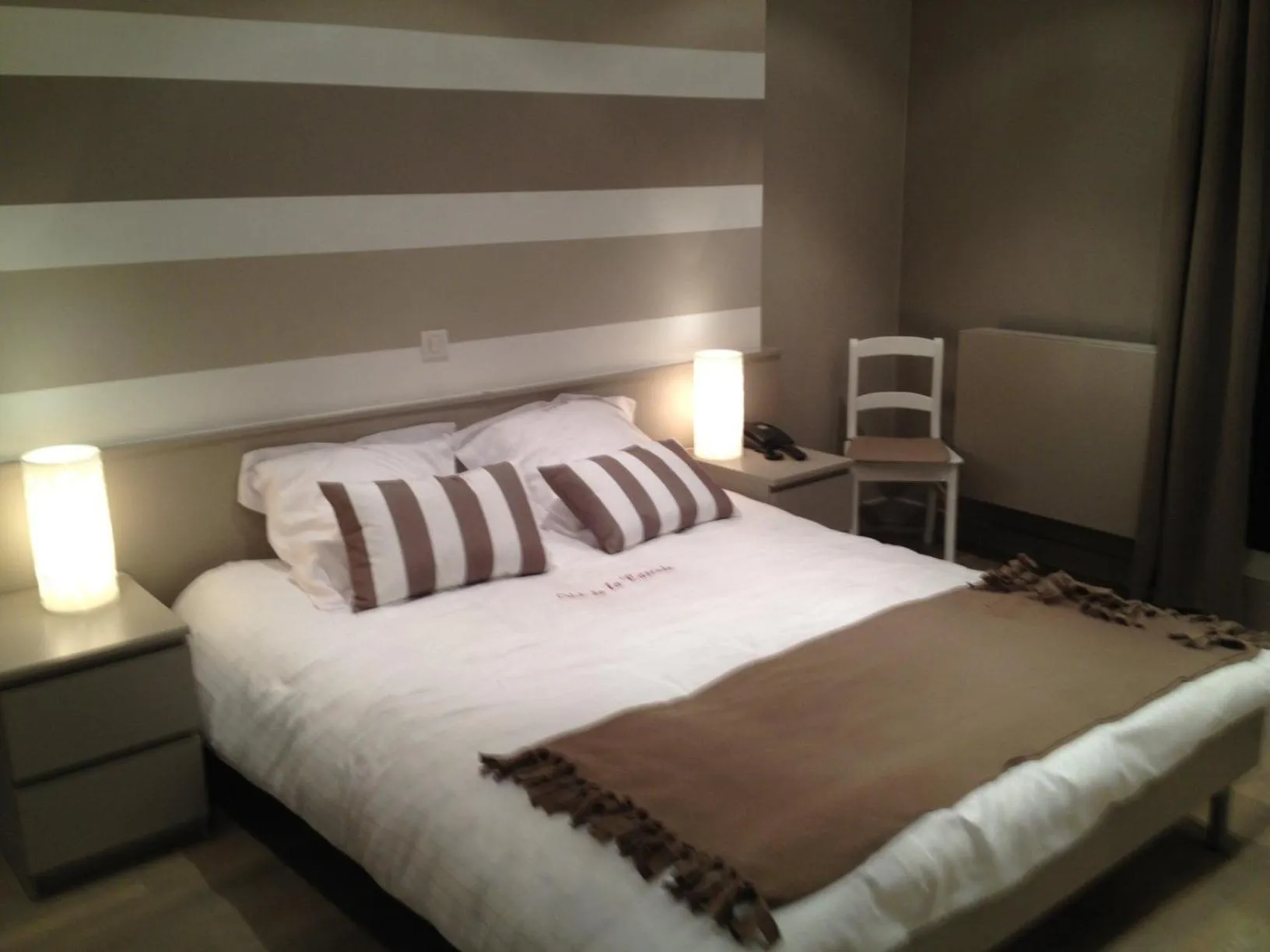 Bed in Hotel Val De La Cascade