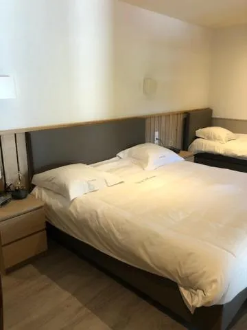 Bed in Hotel Val De La Cascade