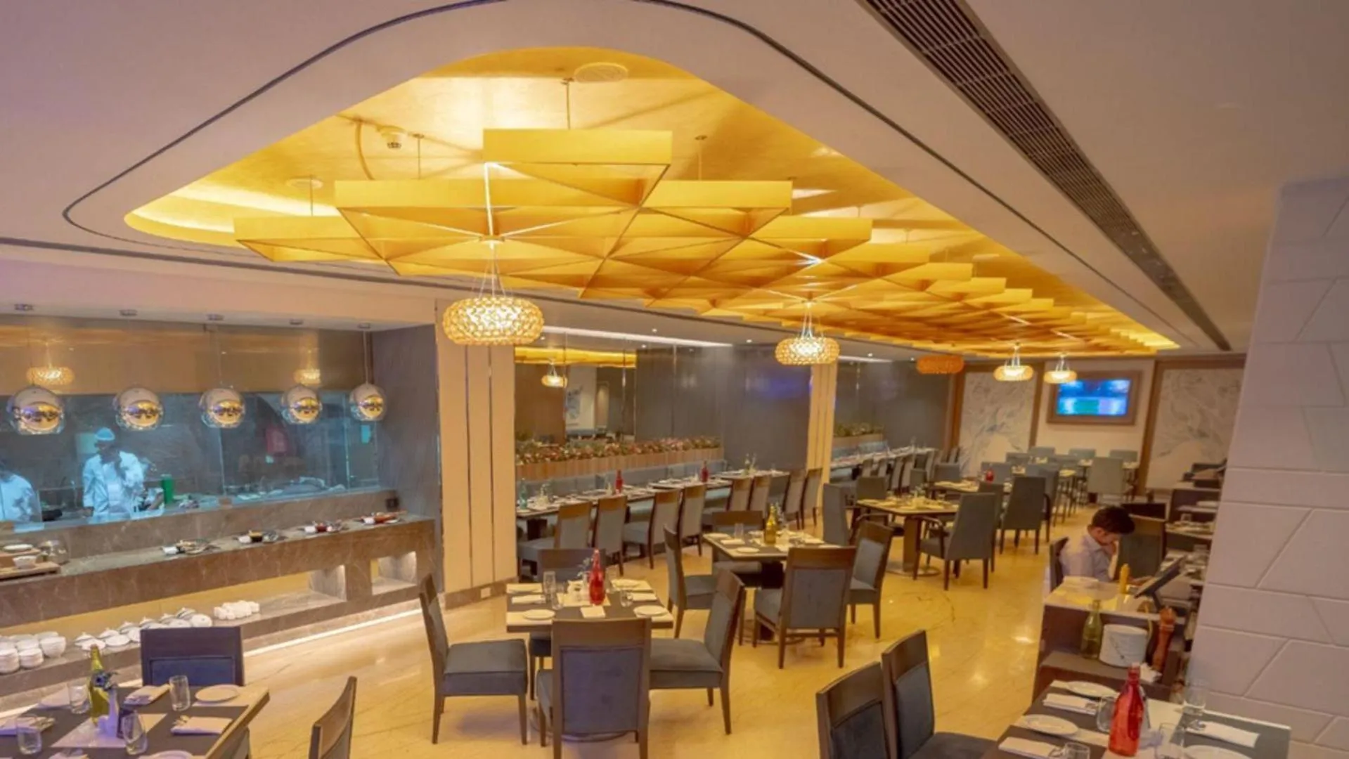 Restaurant/places to eat in Radisson Blu Pune Hinjawadi