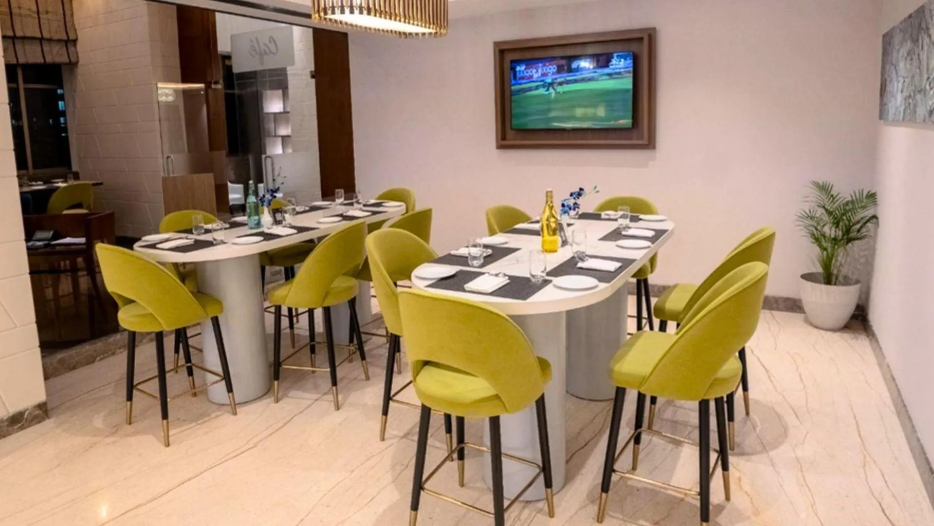 Restaurant/places to eat in Radisson Blu Pune Hinjawadi