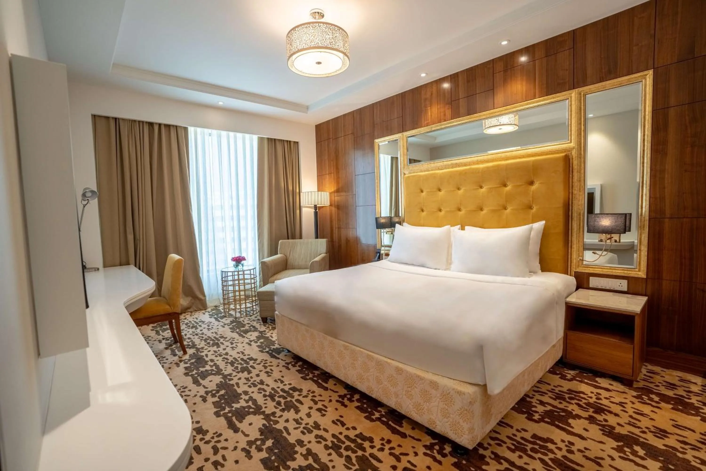 Photo of the whole room, Bed in Radisson Blu Pune Hinjawadi