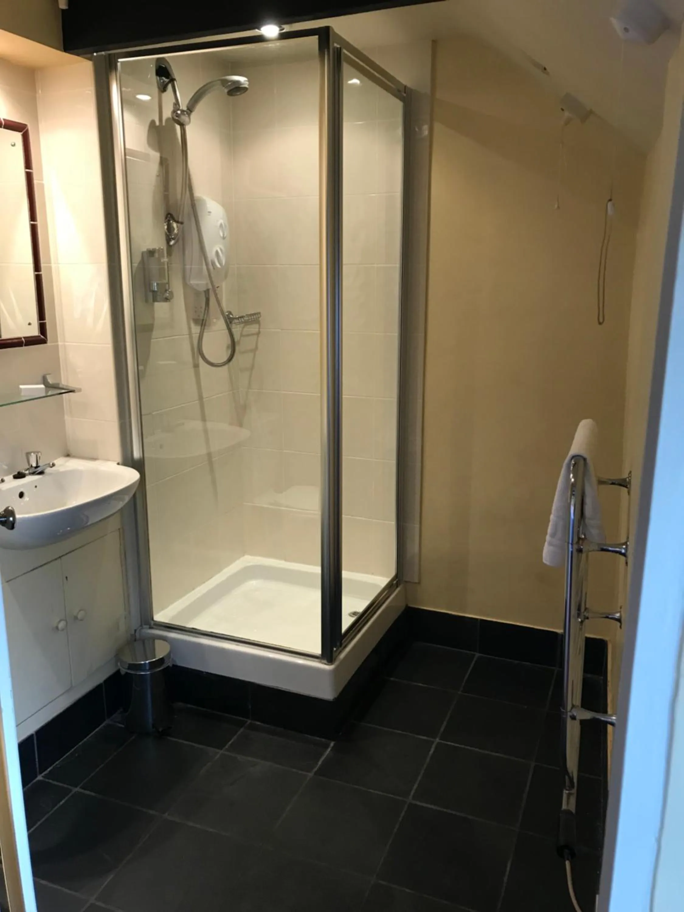 Shower in The Crown Inn