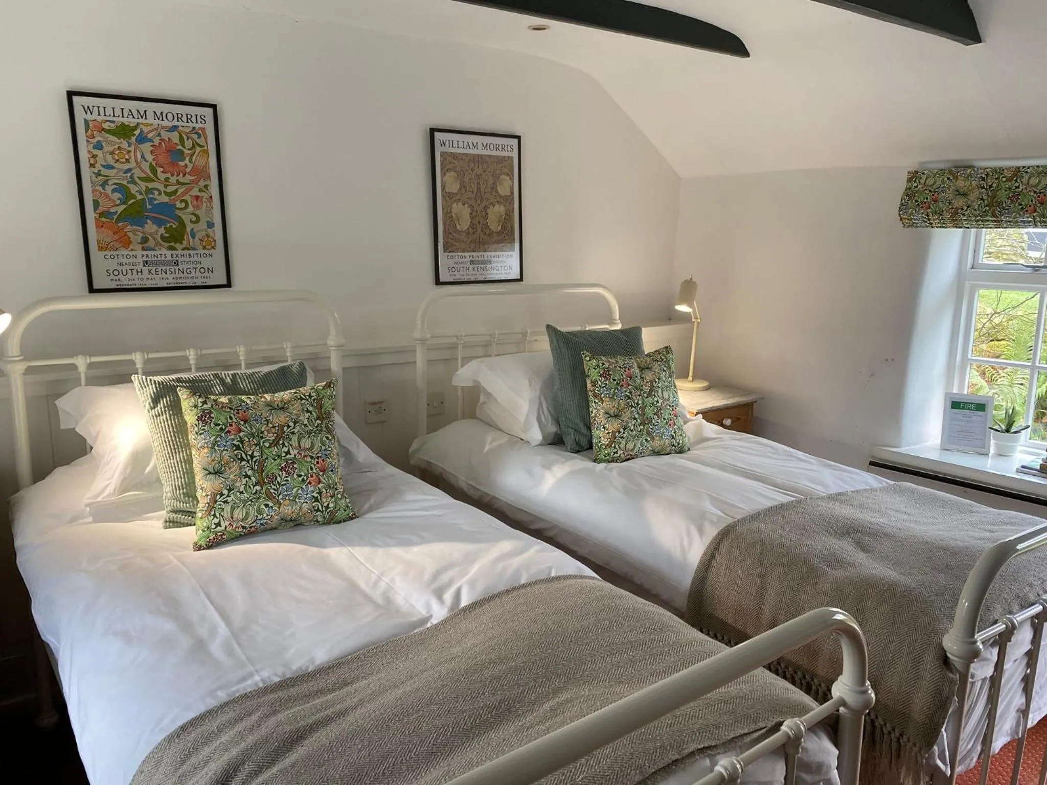 Bedroom, Bed in The Crown Inn