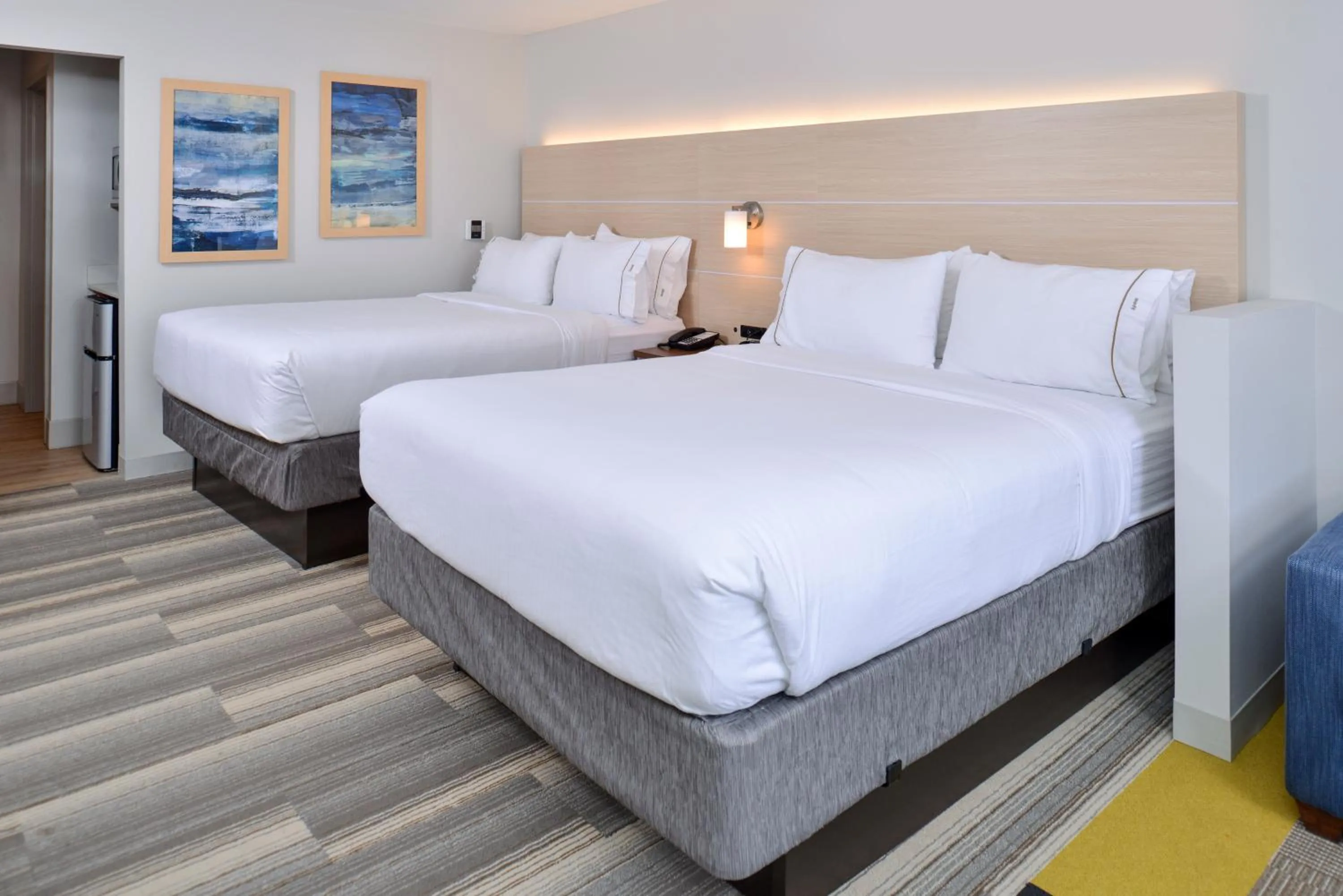 Photo of the whole room, Bed in Holiday Inn Express & Suites - Brighton South - US 23 by IHG