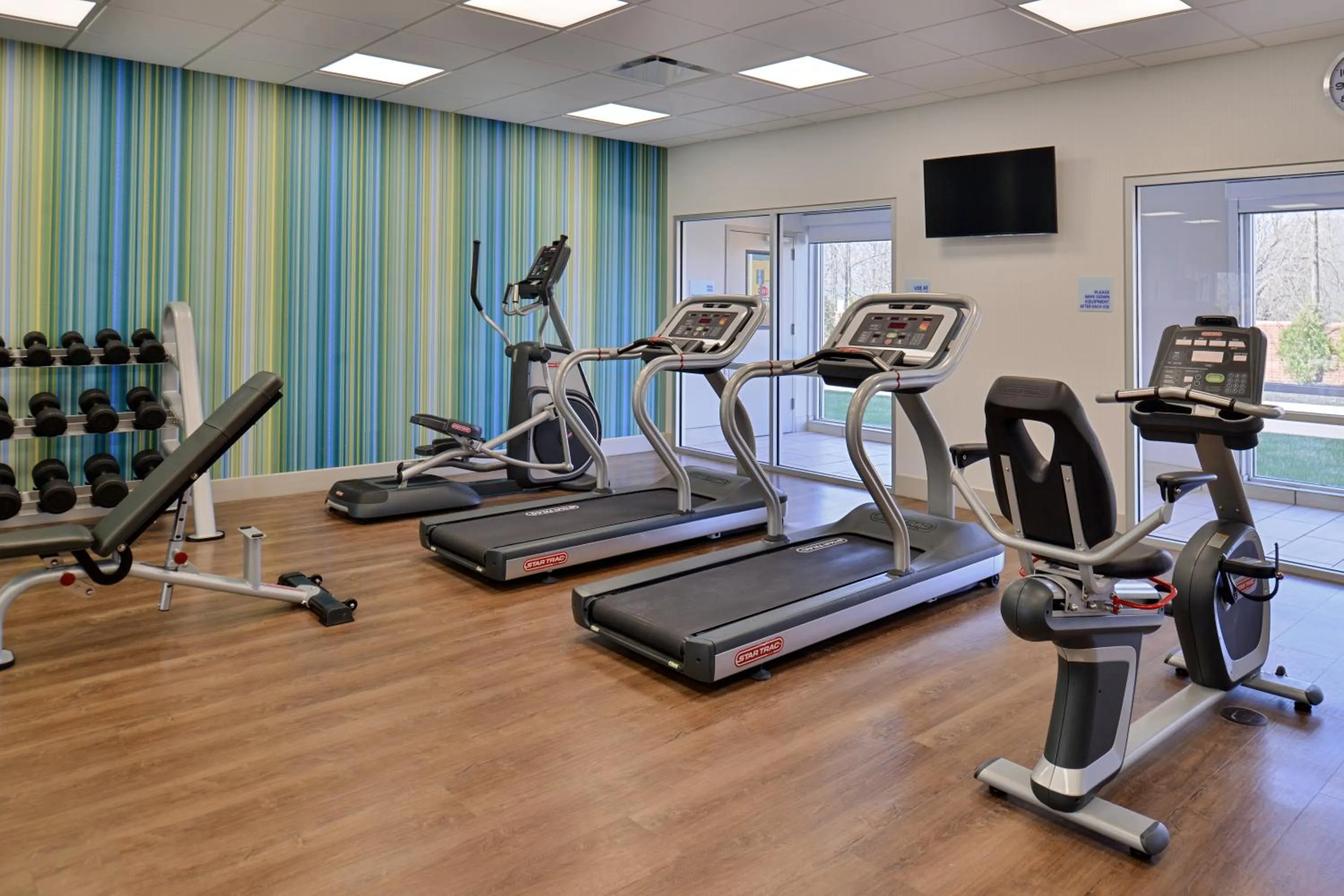Fitness centre/facilities in Holiday Inn Express & Suites - Brighton South - US 23 by IHG