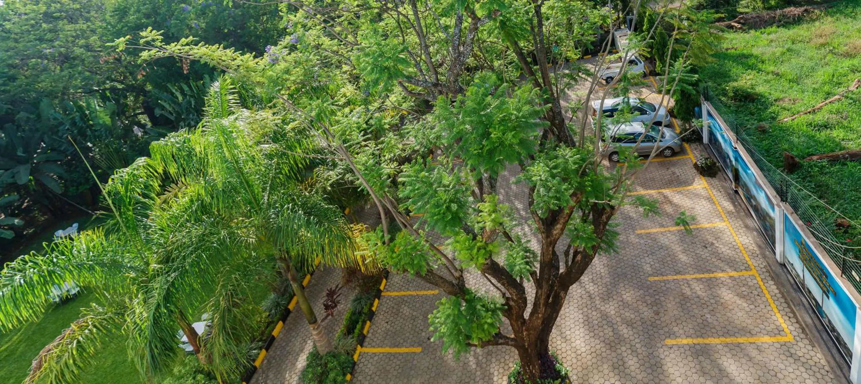 Parking in Panama Garden Resort