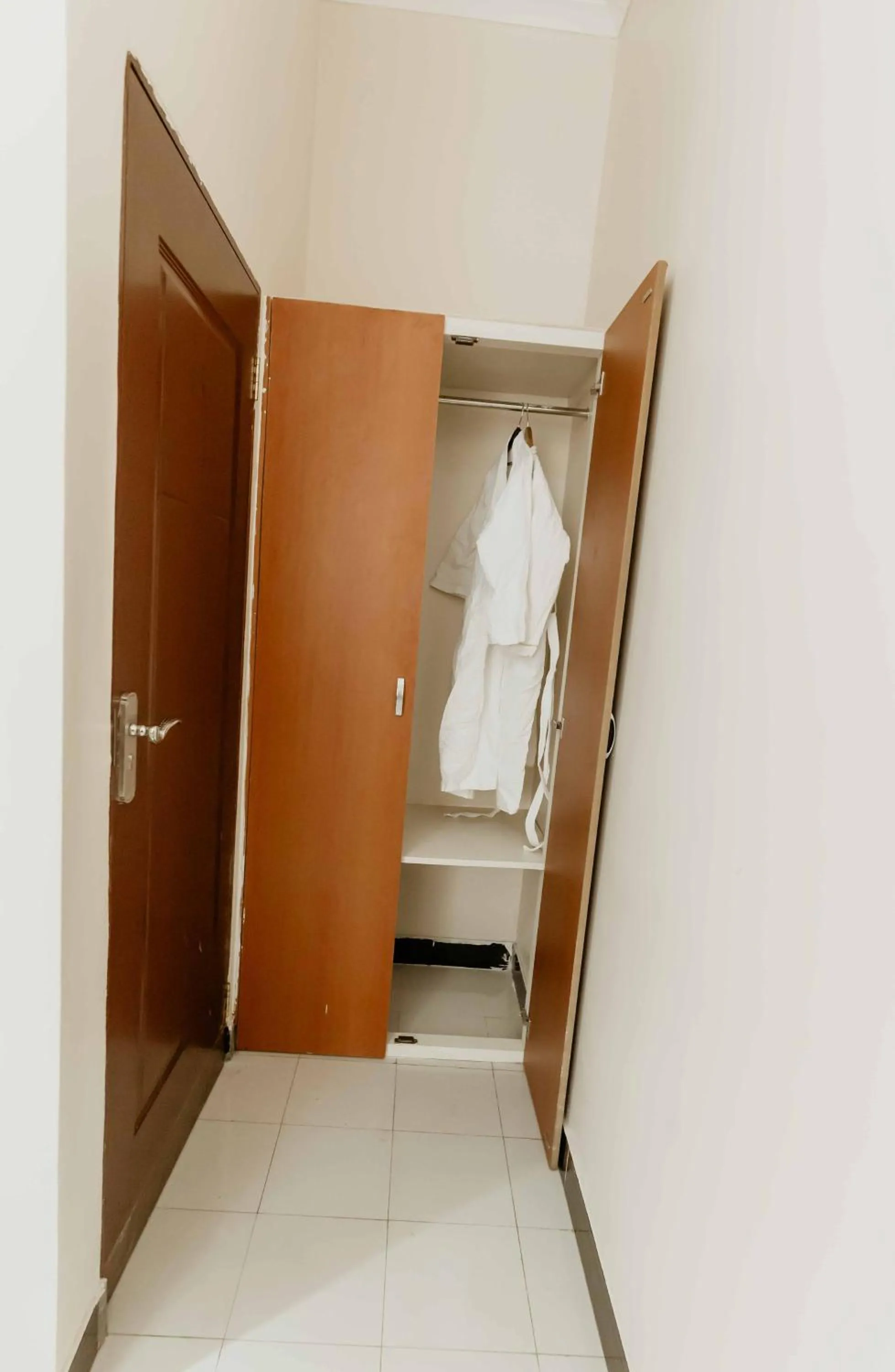 wardrobe in Panama Garden Resort