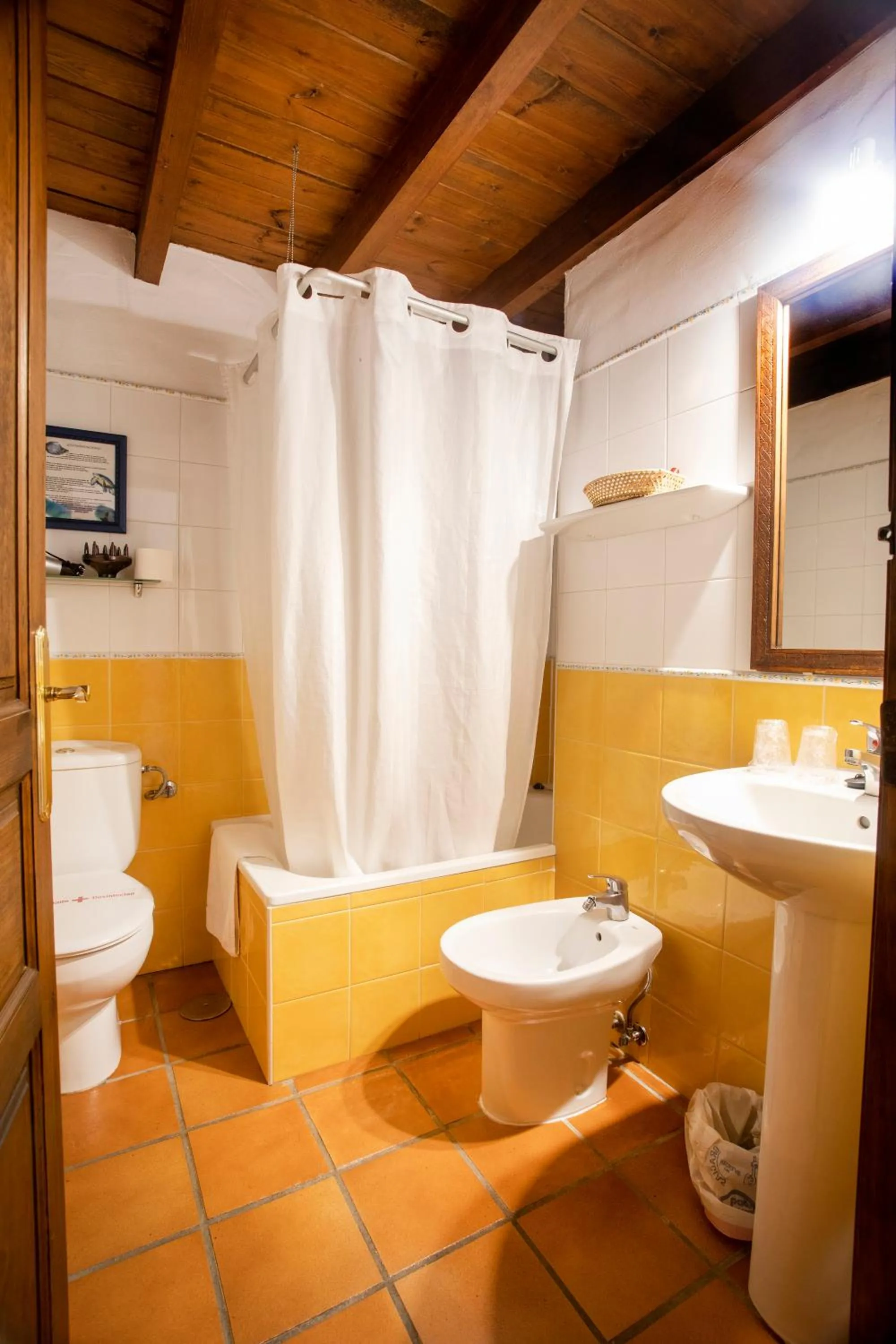 Bathroom in Hotel Rural Valleoscuru