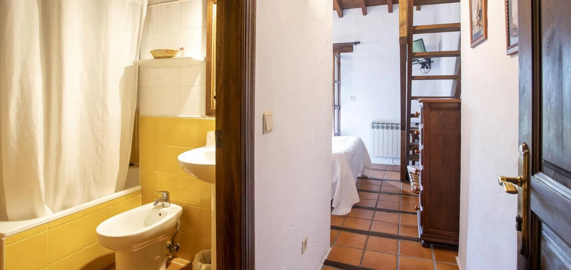 Bathroom in Hotel Rural Valleoscuru