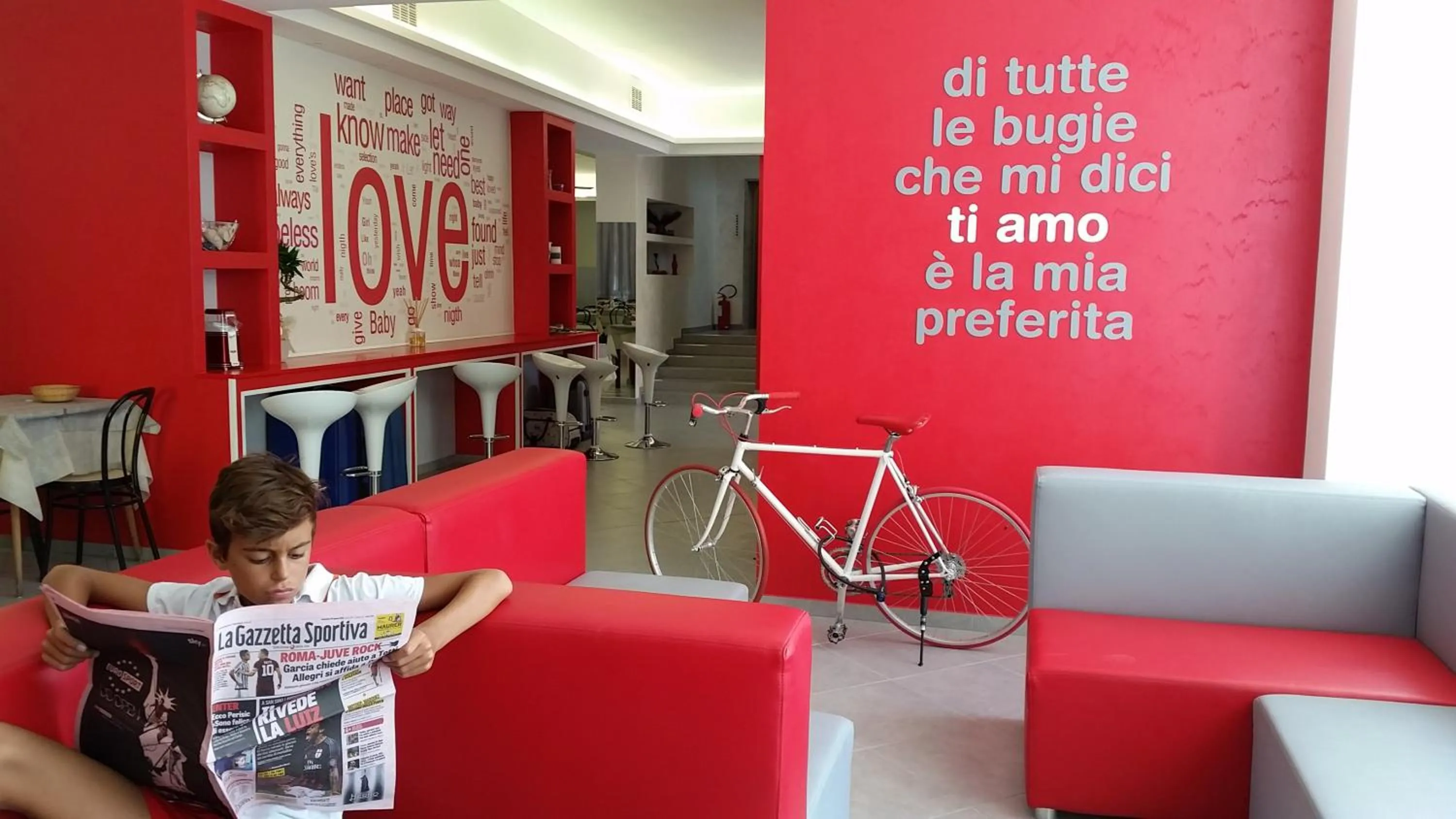 Communal lounge/ TV room in Hotel Sabrina Rimini