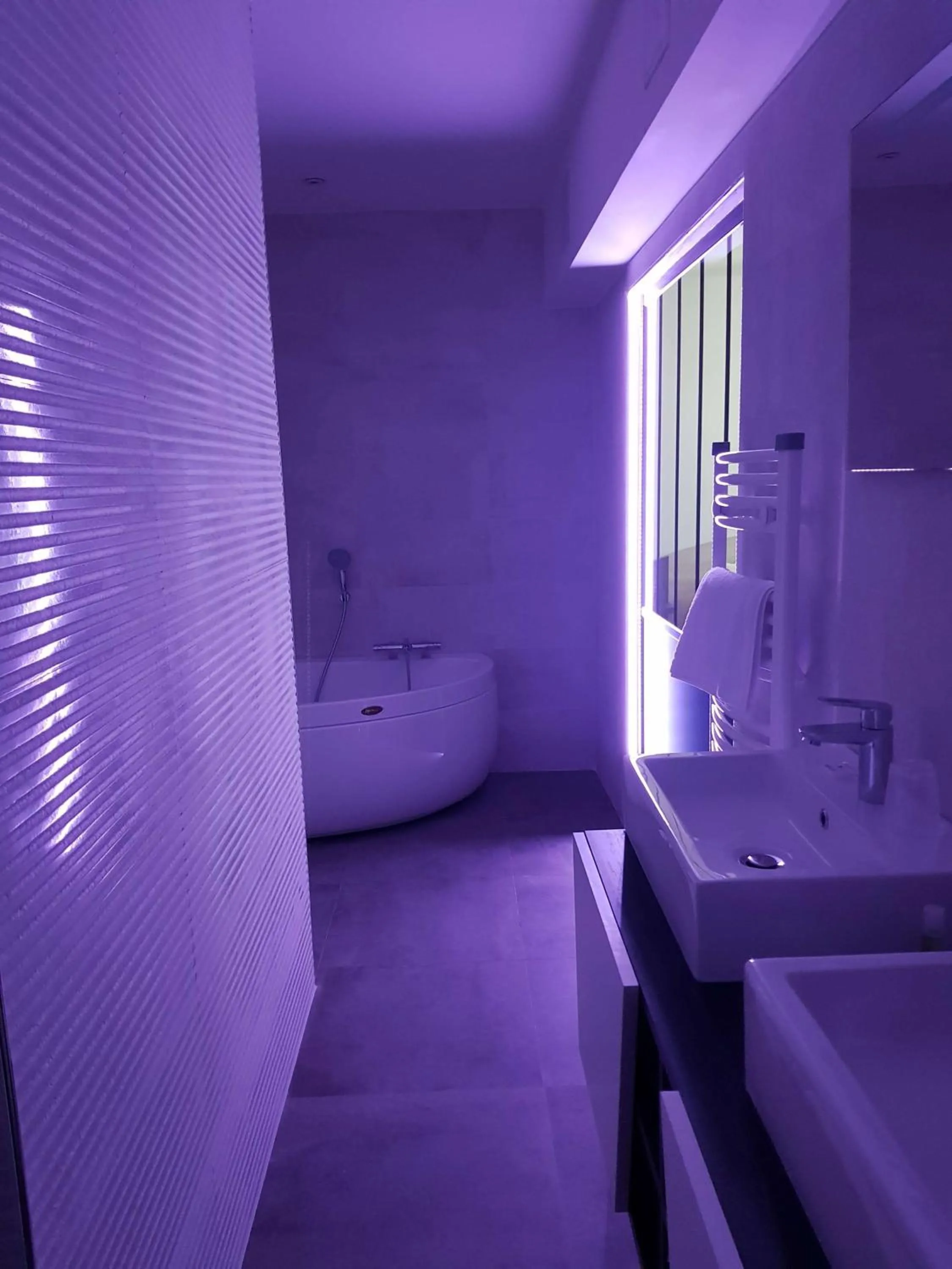 Bathroom in Brit Hotel de Grignan Vichy