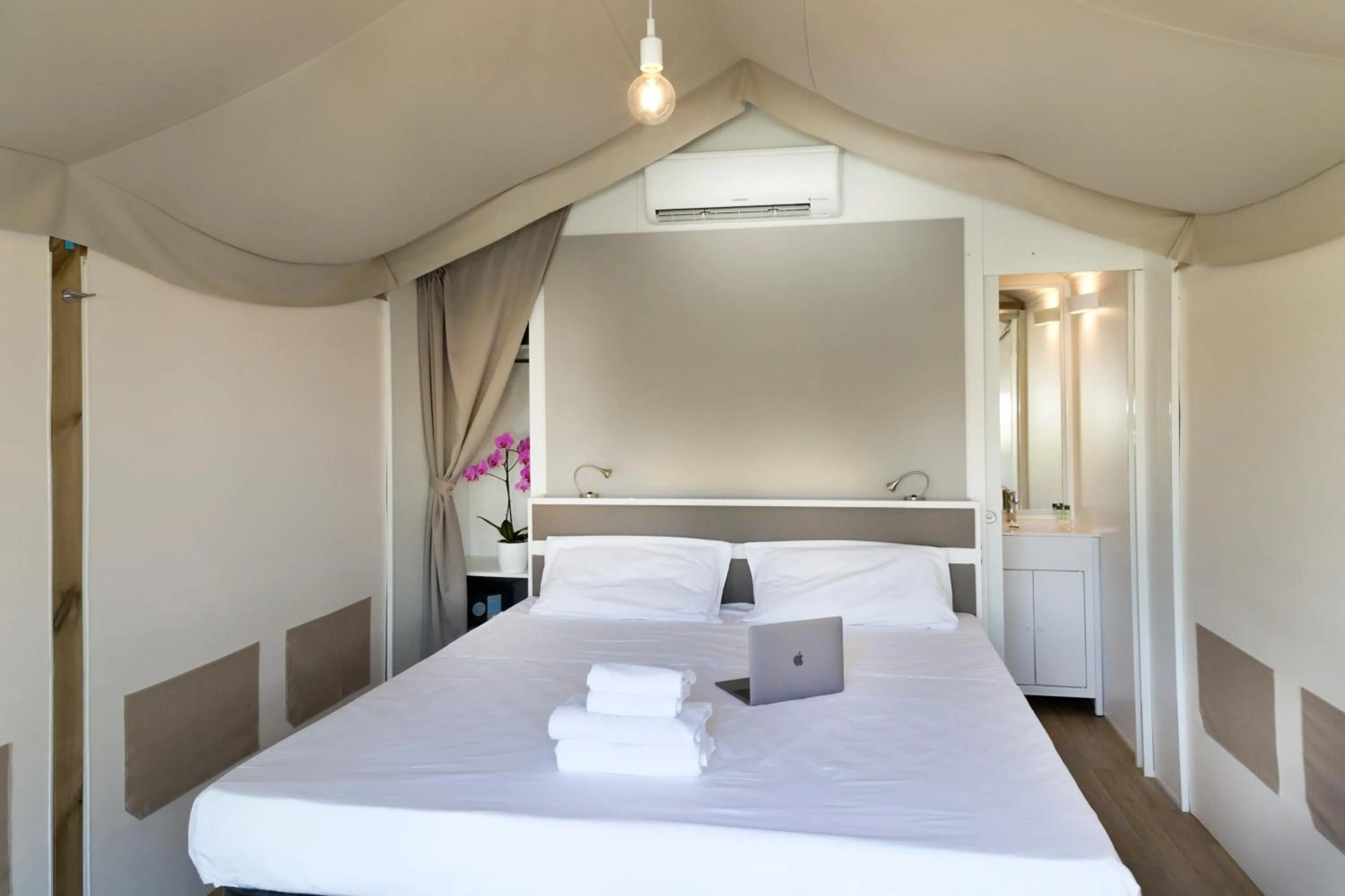 Photo of the whole room, Bed in hu Firenze Camping in Town