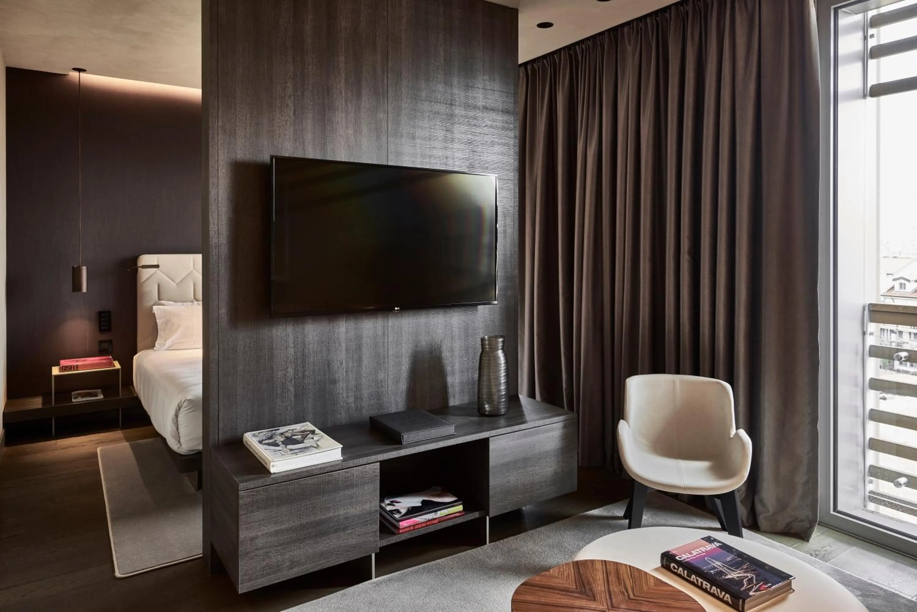 TV and multimedia, Bed in Hotel VIU Milan, a Member of Design Hotels