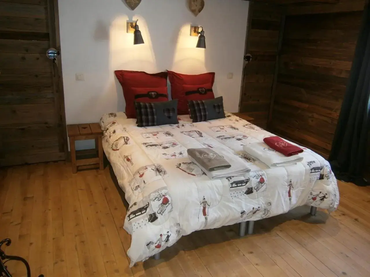 Double or Twin Room with Mountain View (without Terrace) in Chambres d'hôtes de charme Douglas Double or Twin Room with Mountain View (without Terrace) in Chambres d'hôtes de charme Douglas