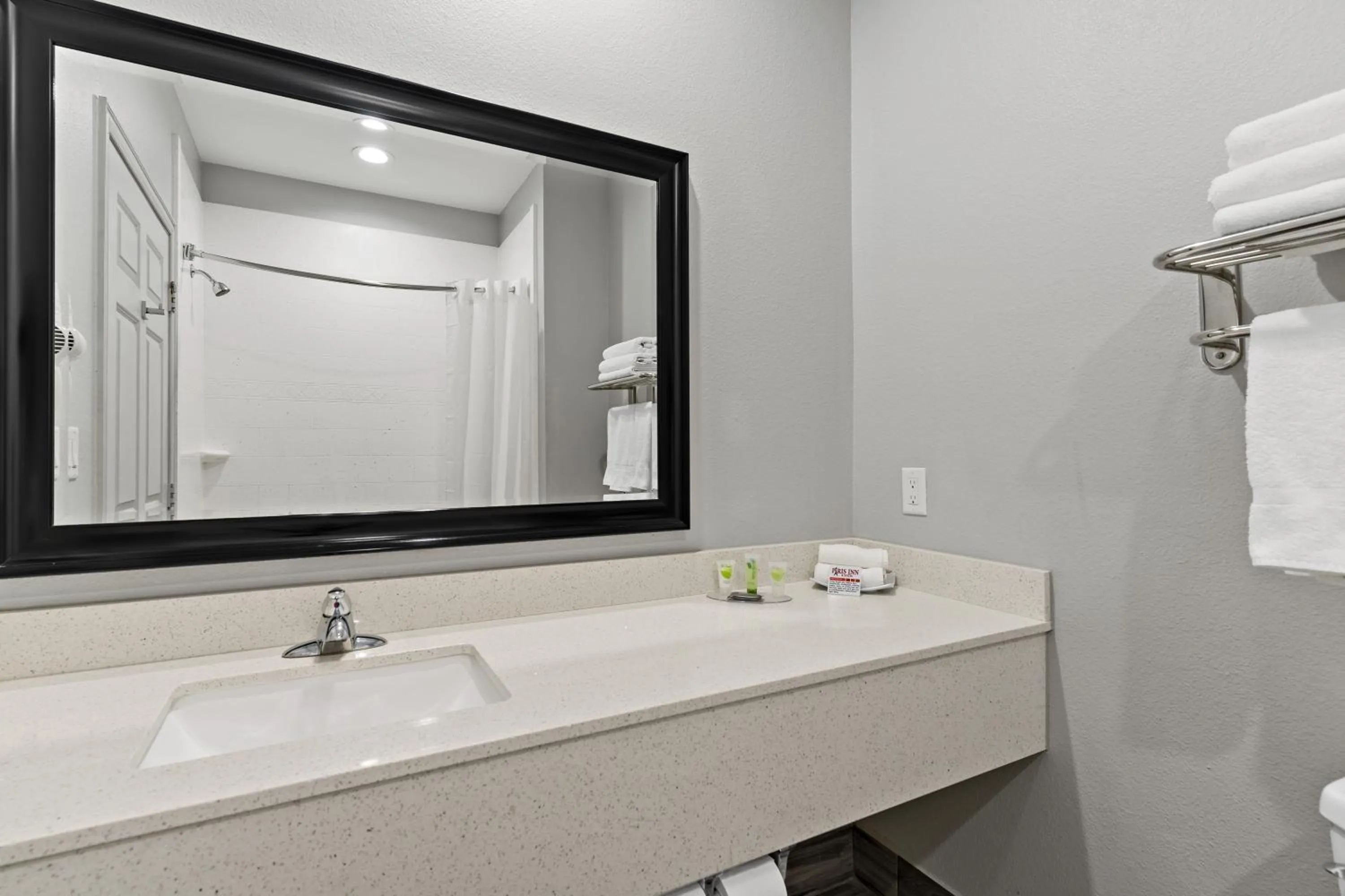 Bathroom in Paris Inn & Suites