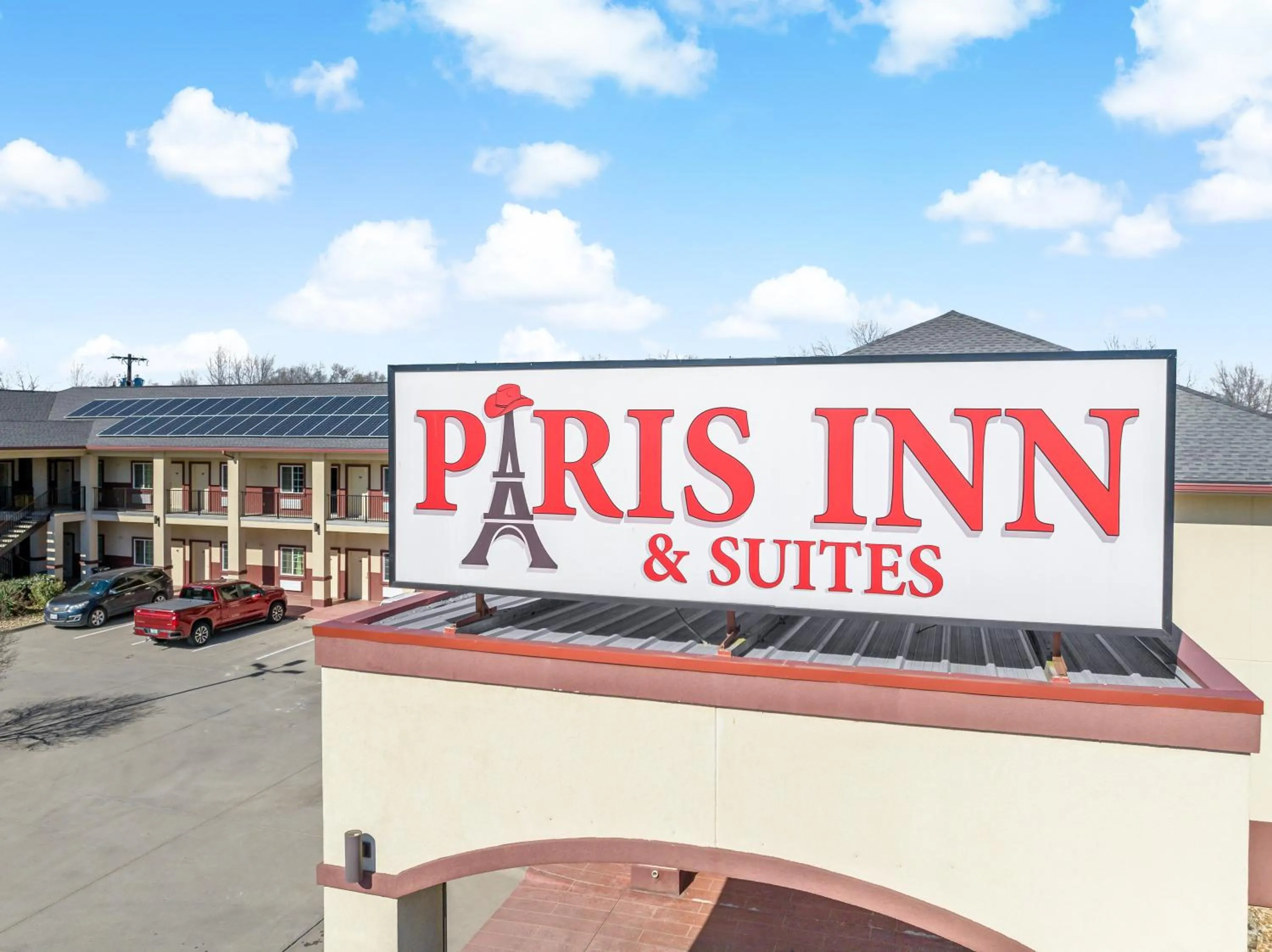 Property building in Paris Inn & Suites