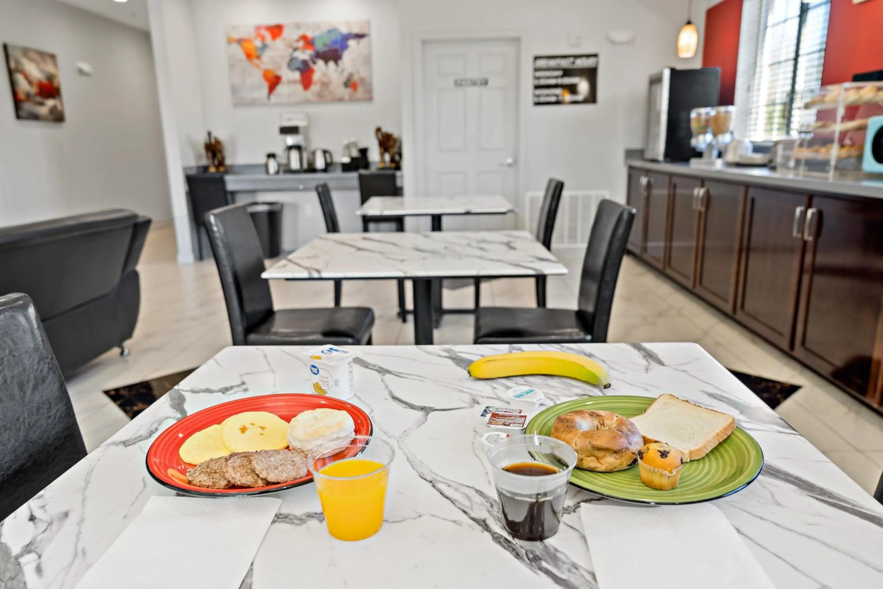 Breakfast in Paris Inn & Suites